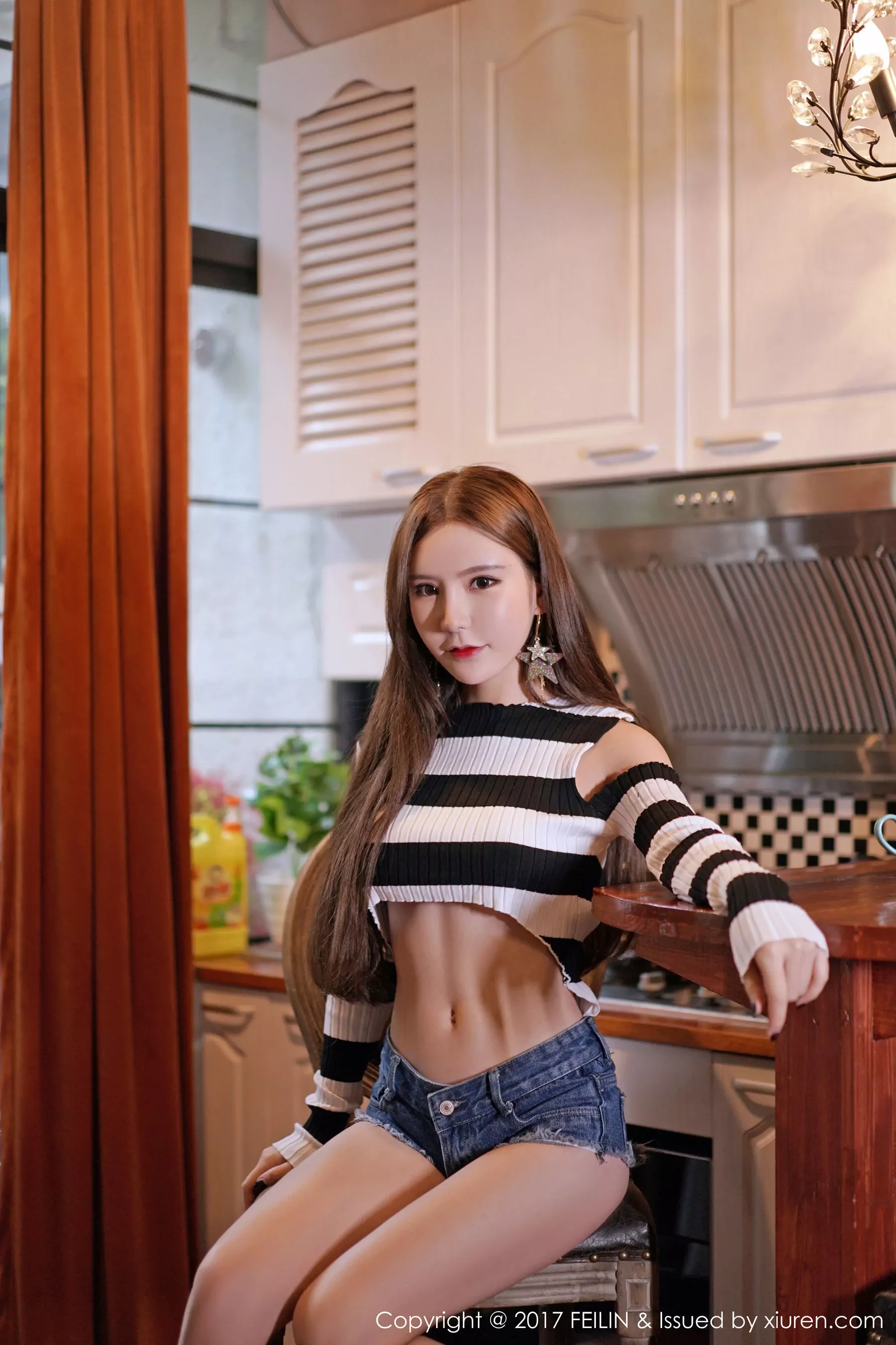 周于希dummy《牛仔短裤情趣毛衣,高跟鞋配银色吊带》 嗲囡囡 Vol.113