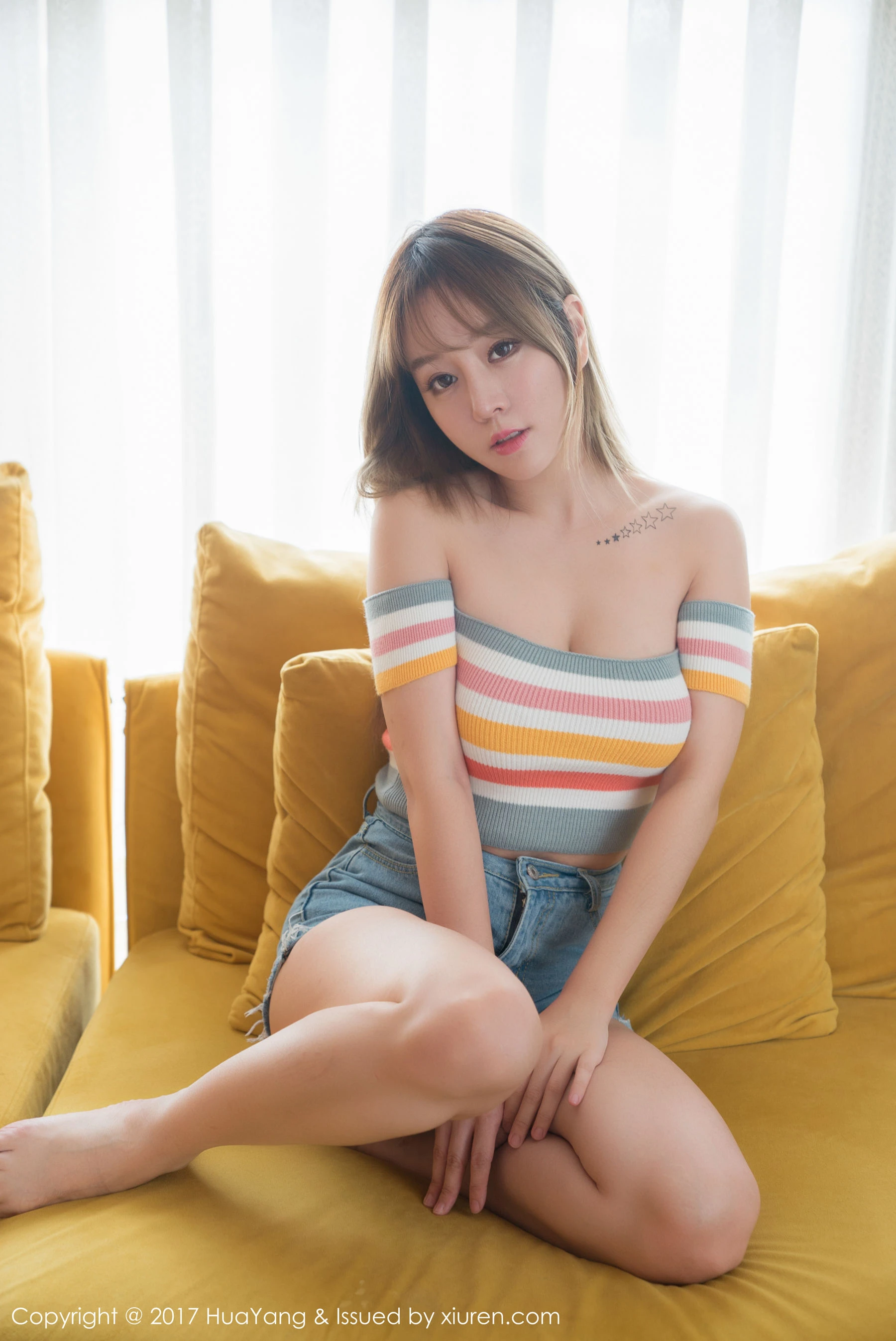 王雨纯《牛仔短裤、蕾丝内衣和护士装》 花漾 VOL.002