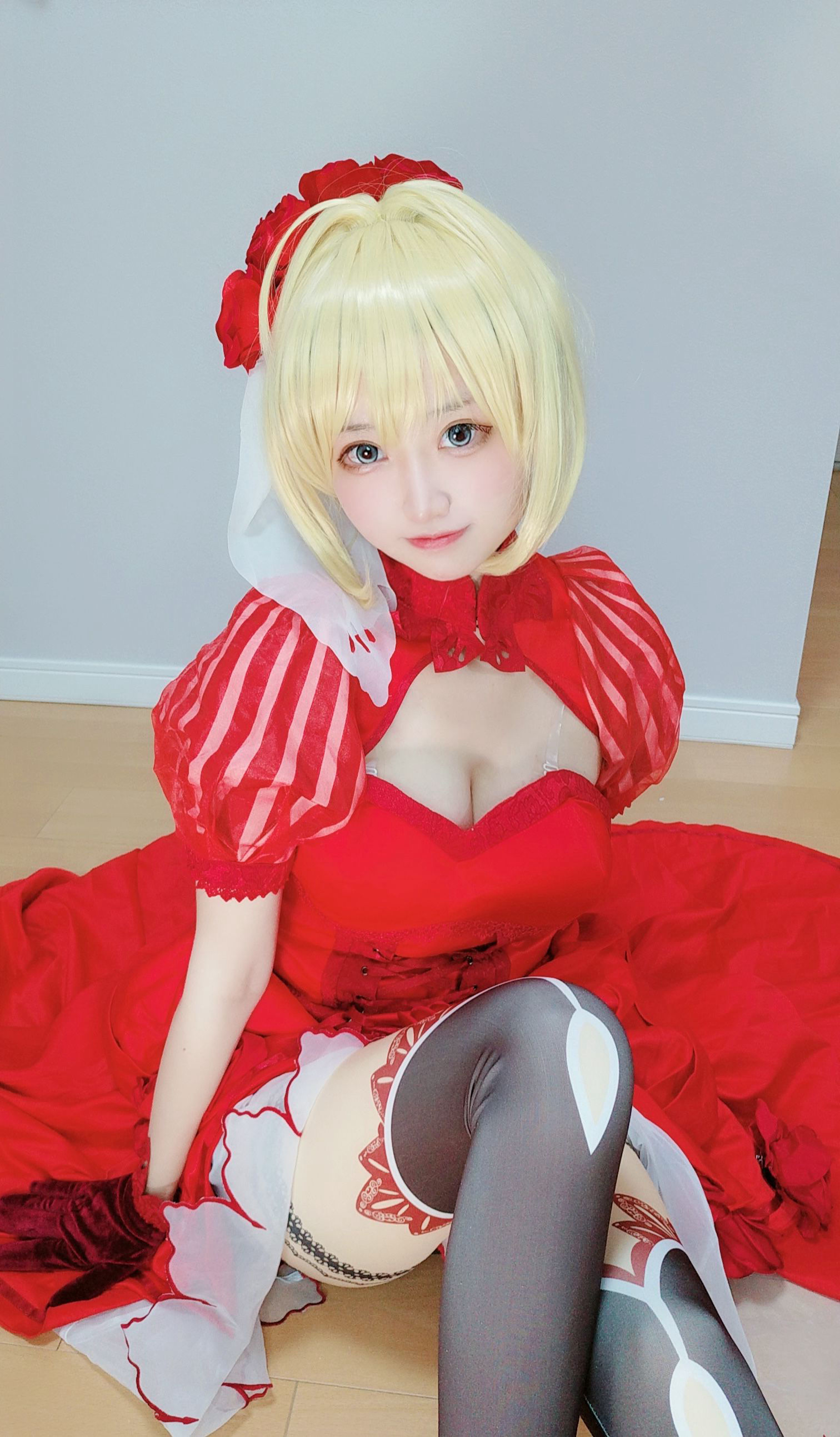 千阳(ちよ) – 尼禄红礼服 [11P]