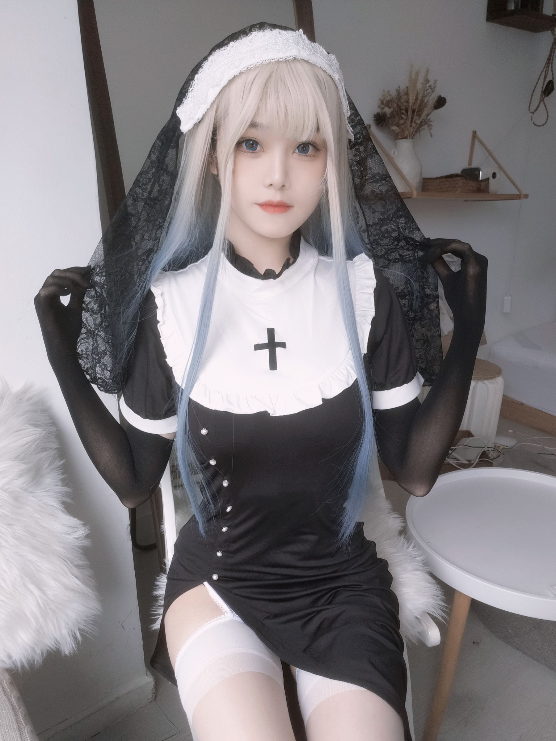 萌系小姐姐蜜汁猫裘 – 修女自拍 [35P]