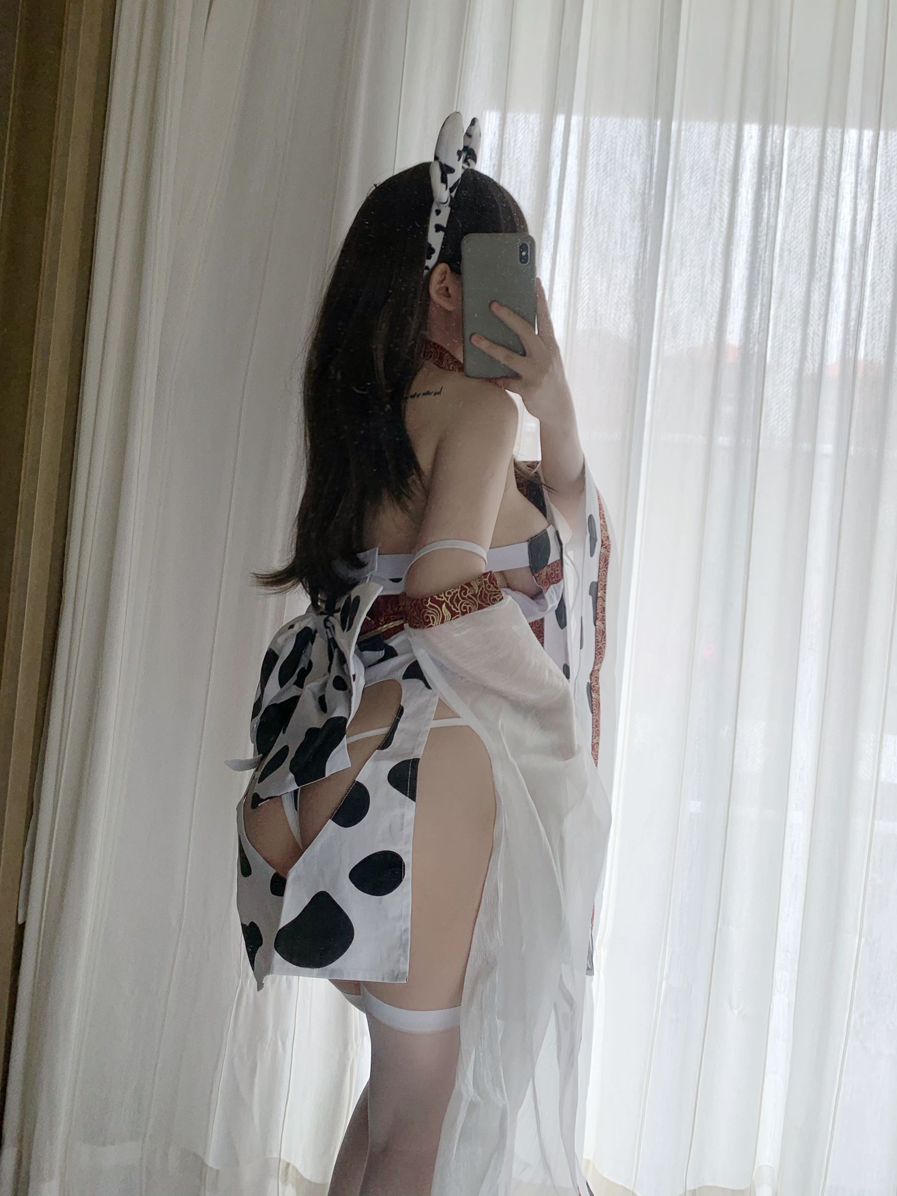 蜜桃少女是依酱呀 – 牛牛和服 [34P]