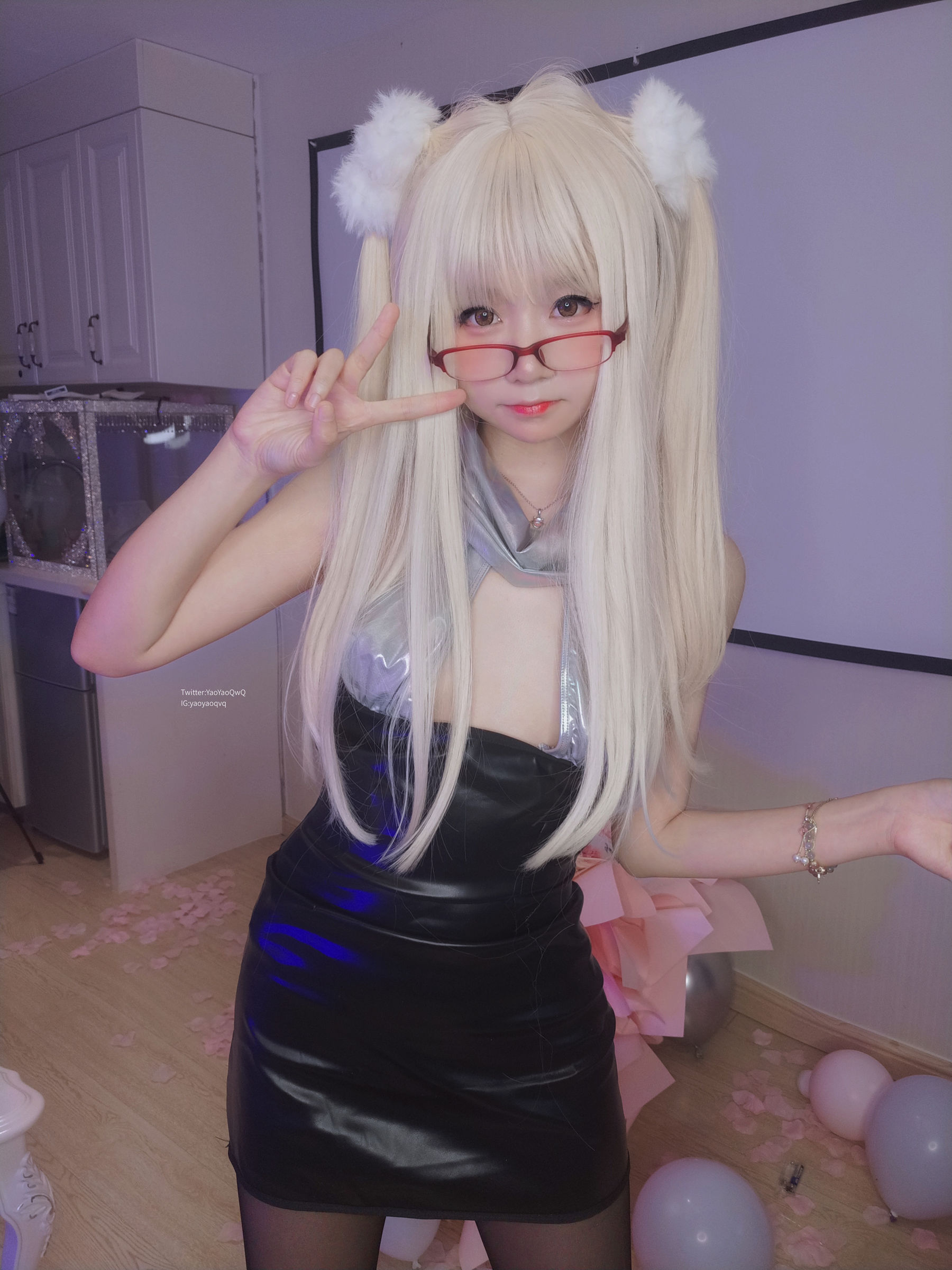 萌妹子Coser摇摇乐yoyo – 黑色长筒袜 [115P]