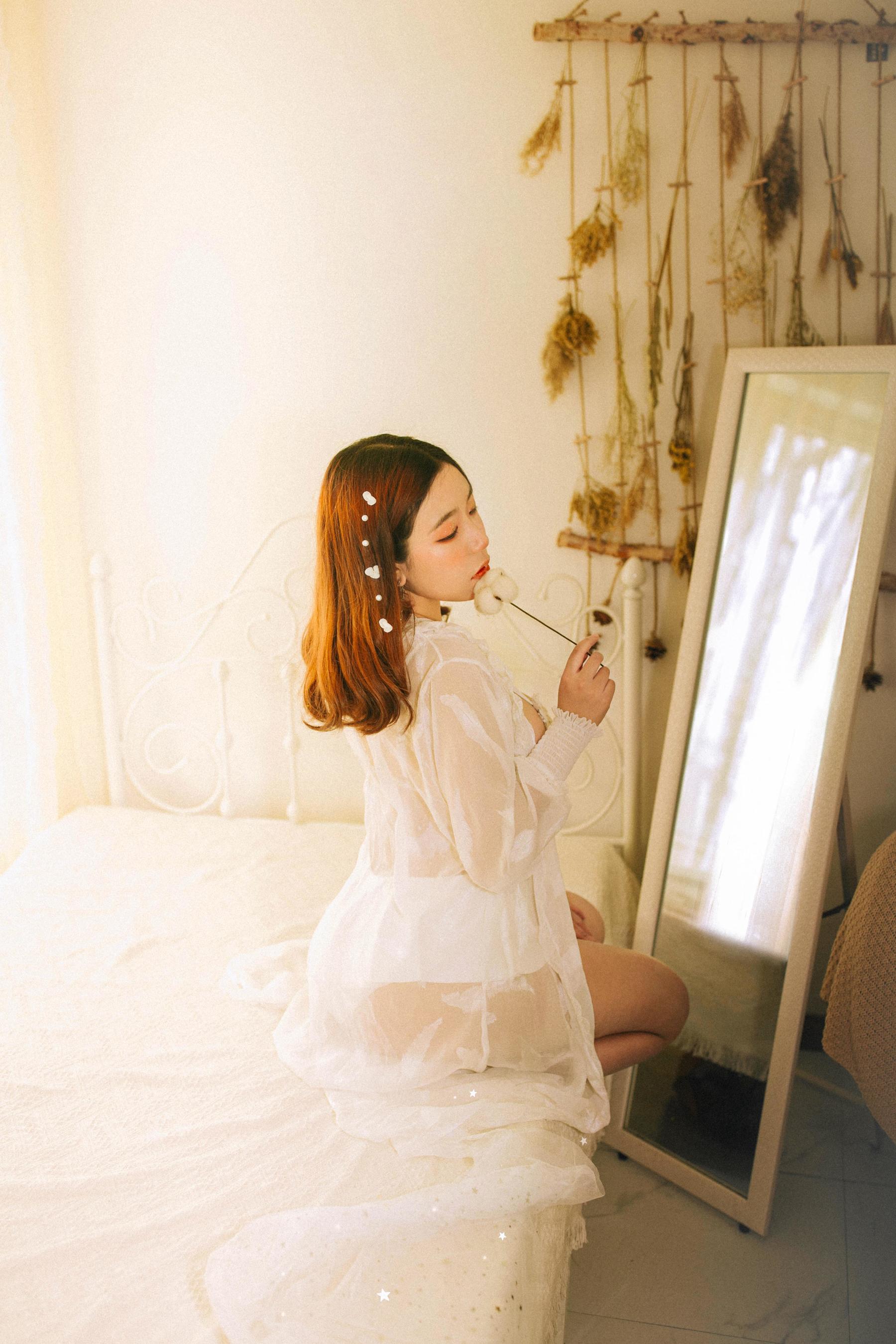 动漫博主穆零Mu0 – 白色 [11P]