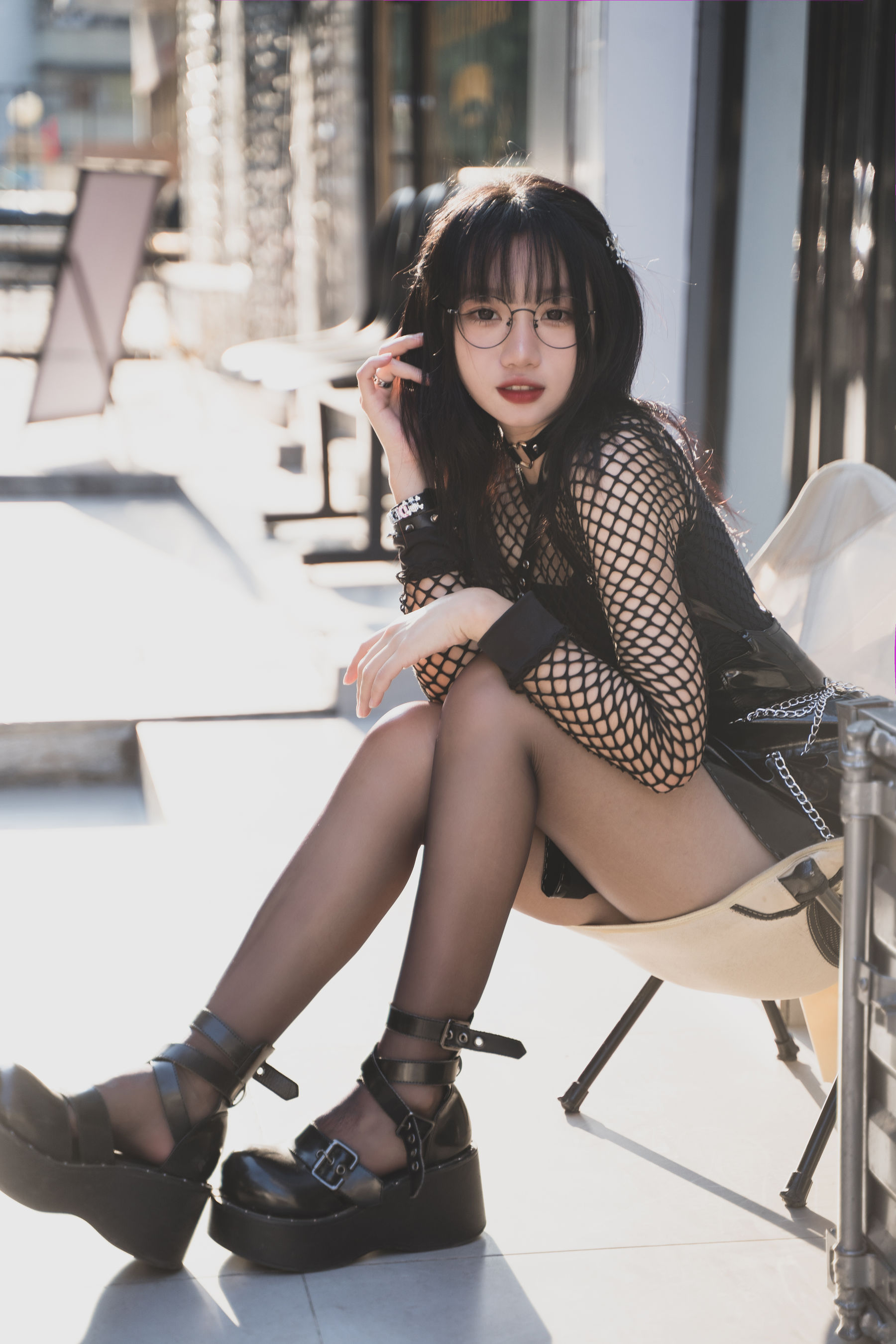 动漫博主柒柒要乖哦 – 黑皮裙 [17P]