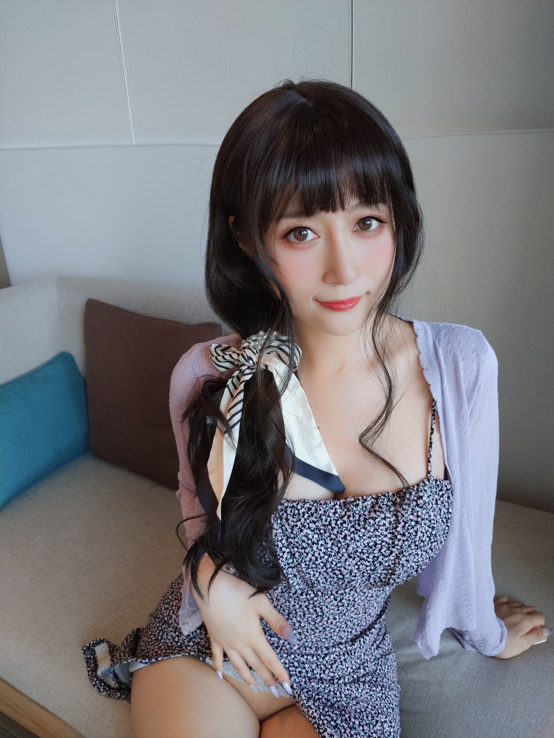 Coser小姐姐白银 – 居家碎花裙 [13P]