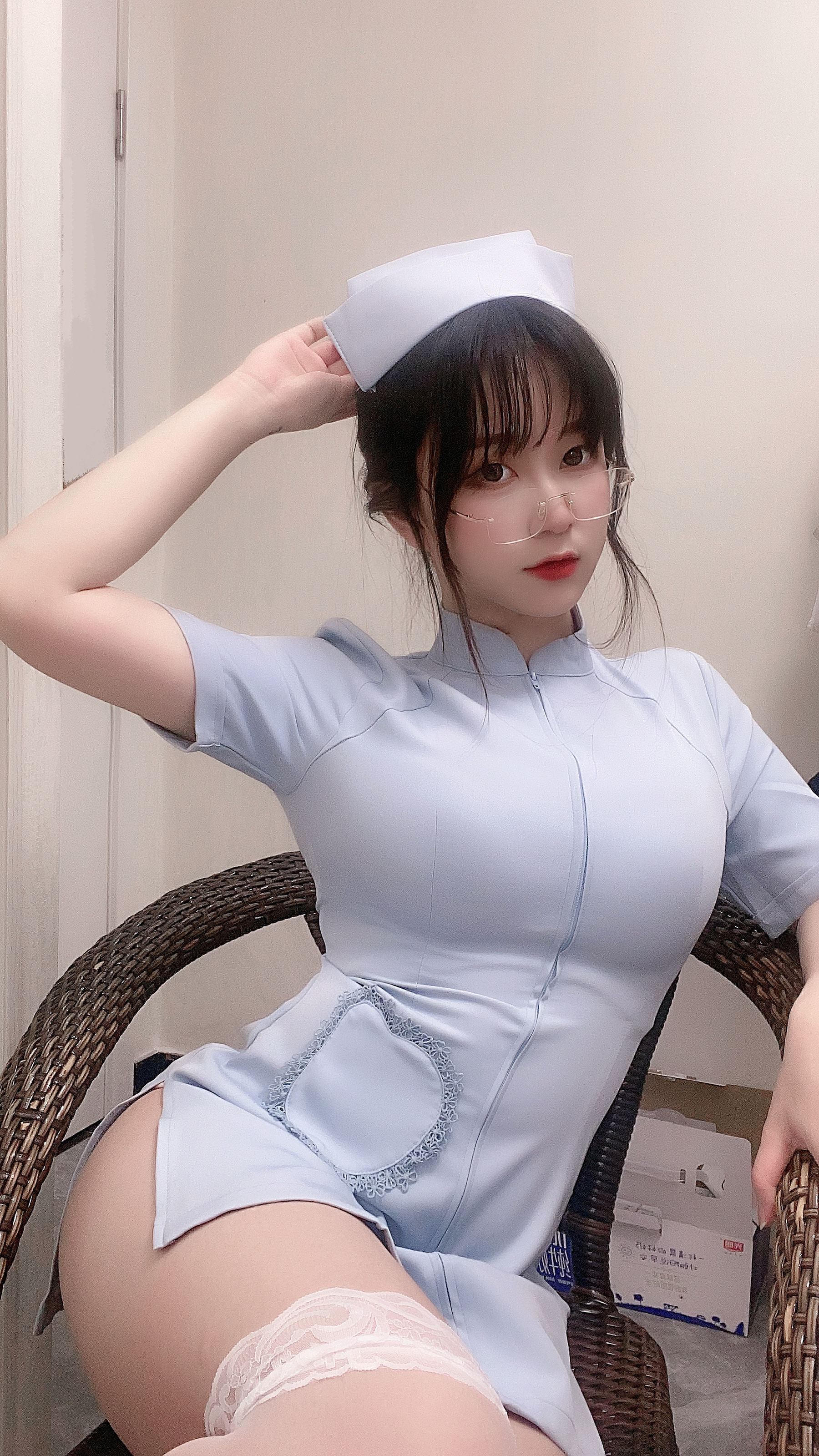 奇行家狗崽(棕桠阿狗崽) – 七三蓝护士 [16P]