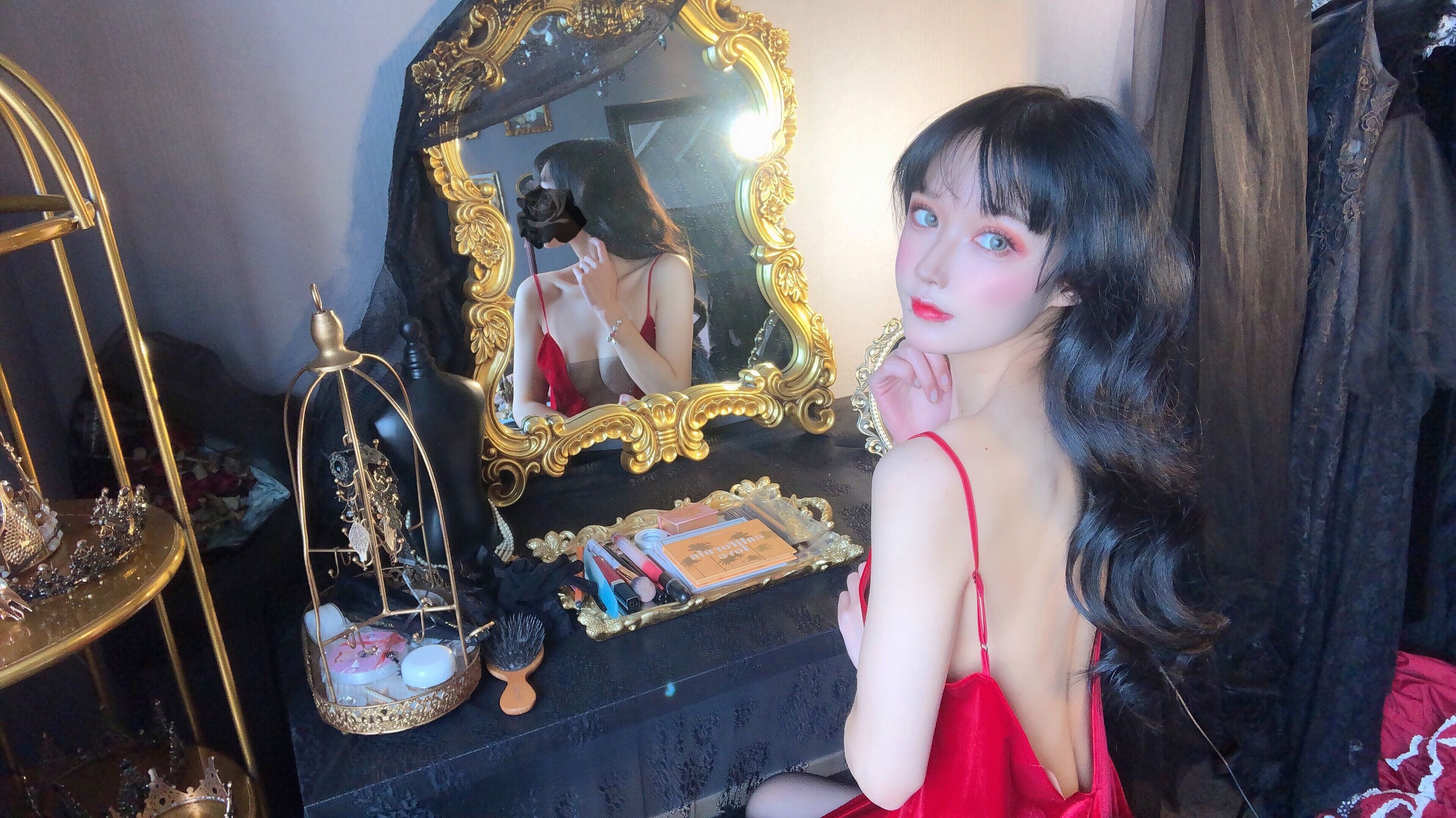 动漫博主阿包也是兔娘 – 红丝绒睡衣 [18P]