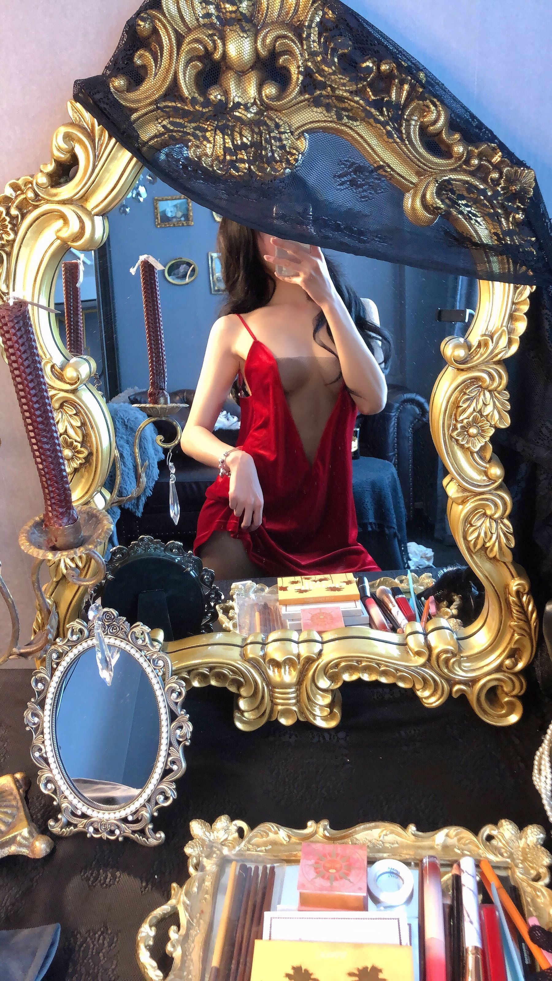 动漫博主阿包也是兔娘 – 红丝绒睡衣 [18P]