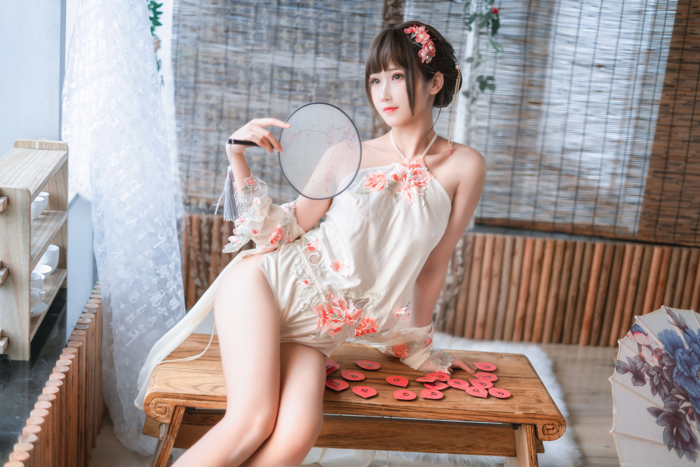 微博妹子三度_69 – 肚兜 [28P]