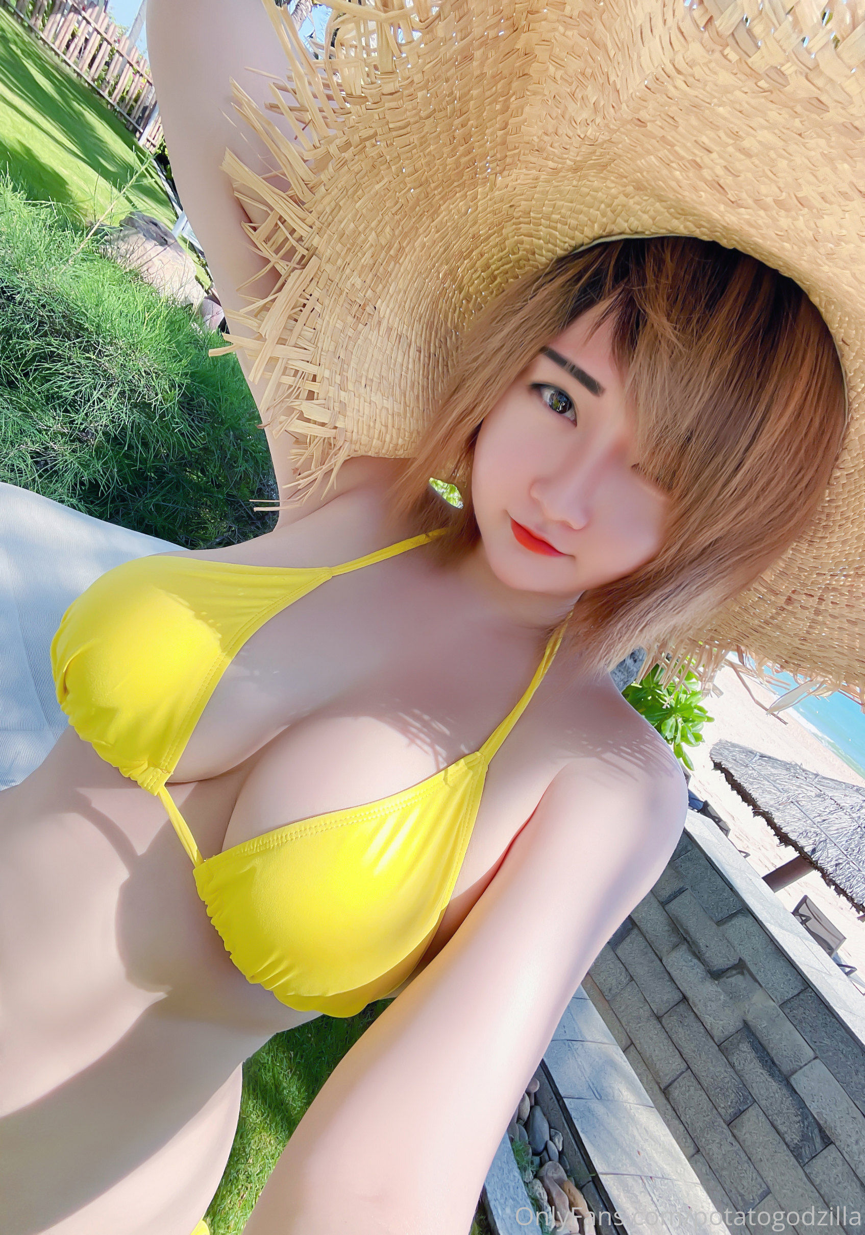 Coser小姐姐Potato Godzilla – Yellow Bikini [25P]