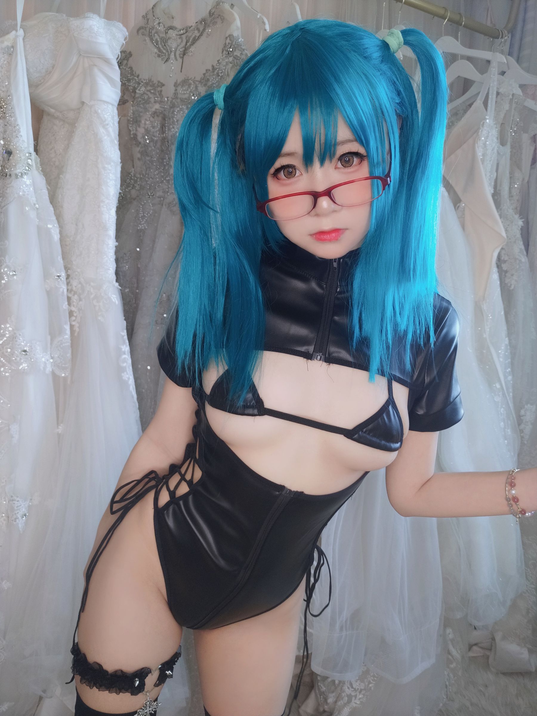 萌妹子Coser摇摇乐yoyo fantia 皮衣少女 [56P]