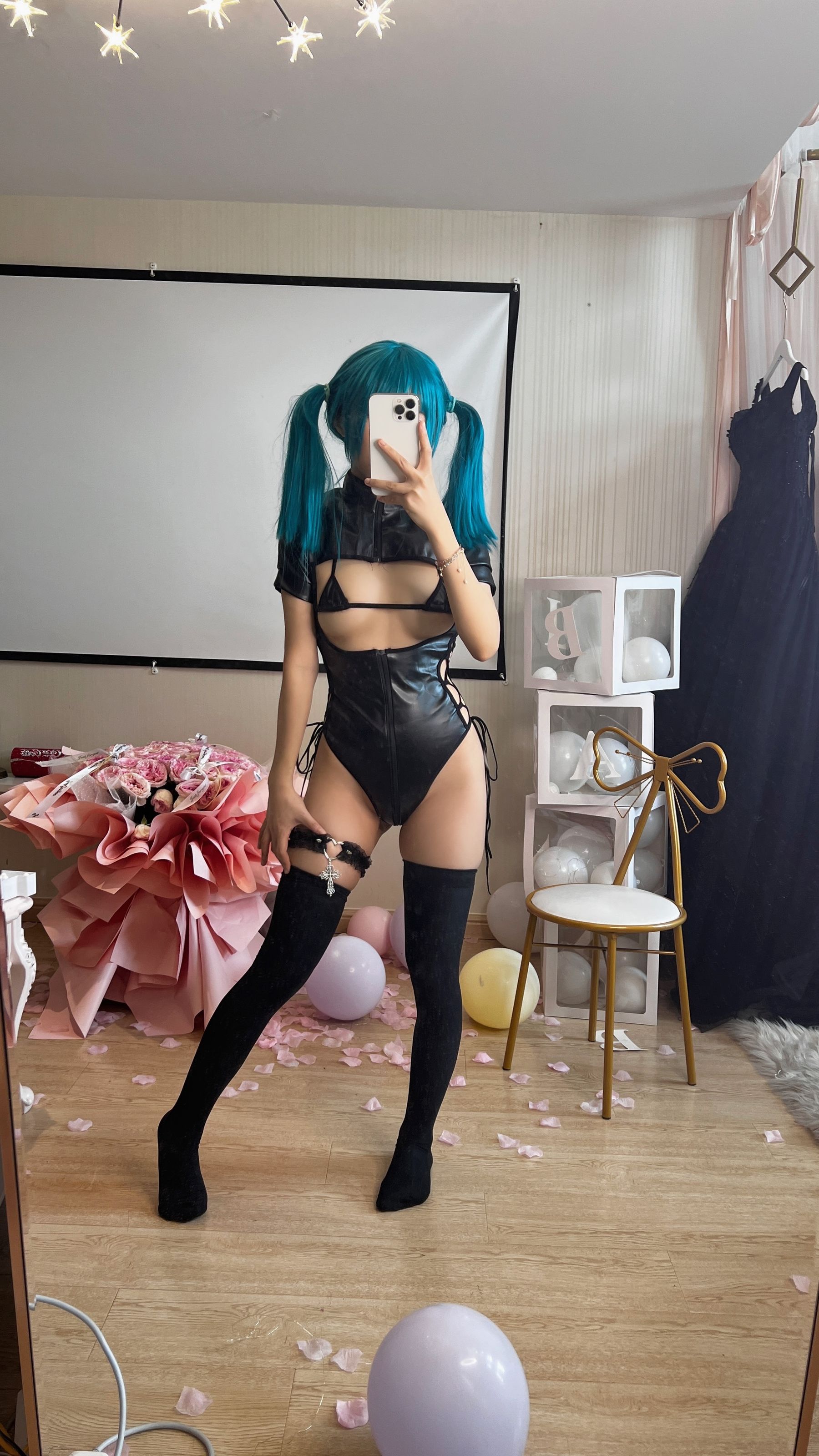 萌妹子Coser摇摇乐yoyo fantia 皮衣少女 [56P]