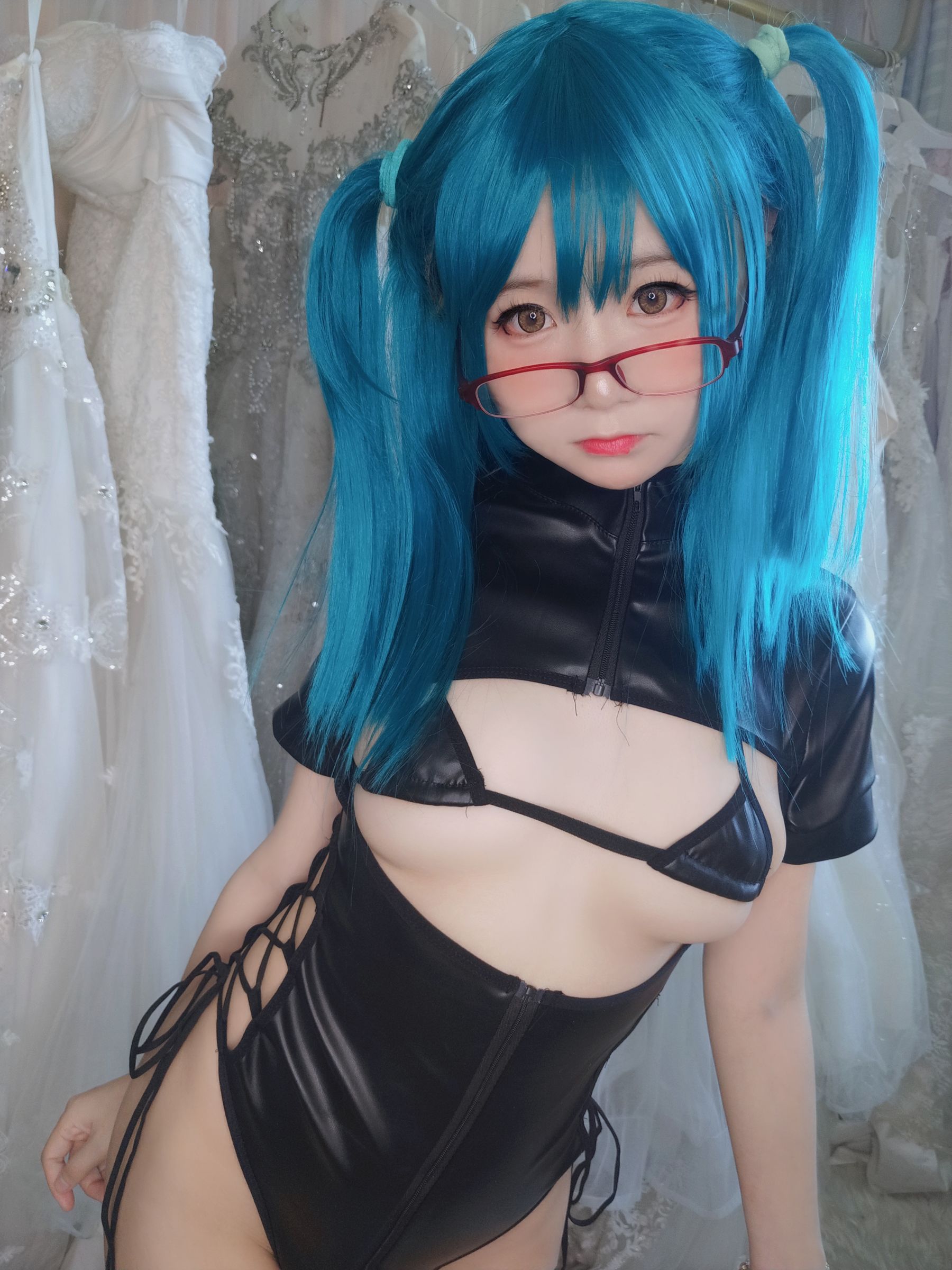 萌妹子Coser摇摇乐yoyo fantia 皮衣少女 [56P]