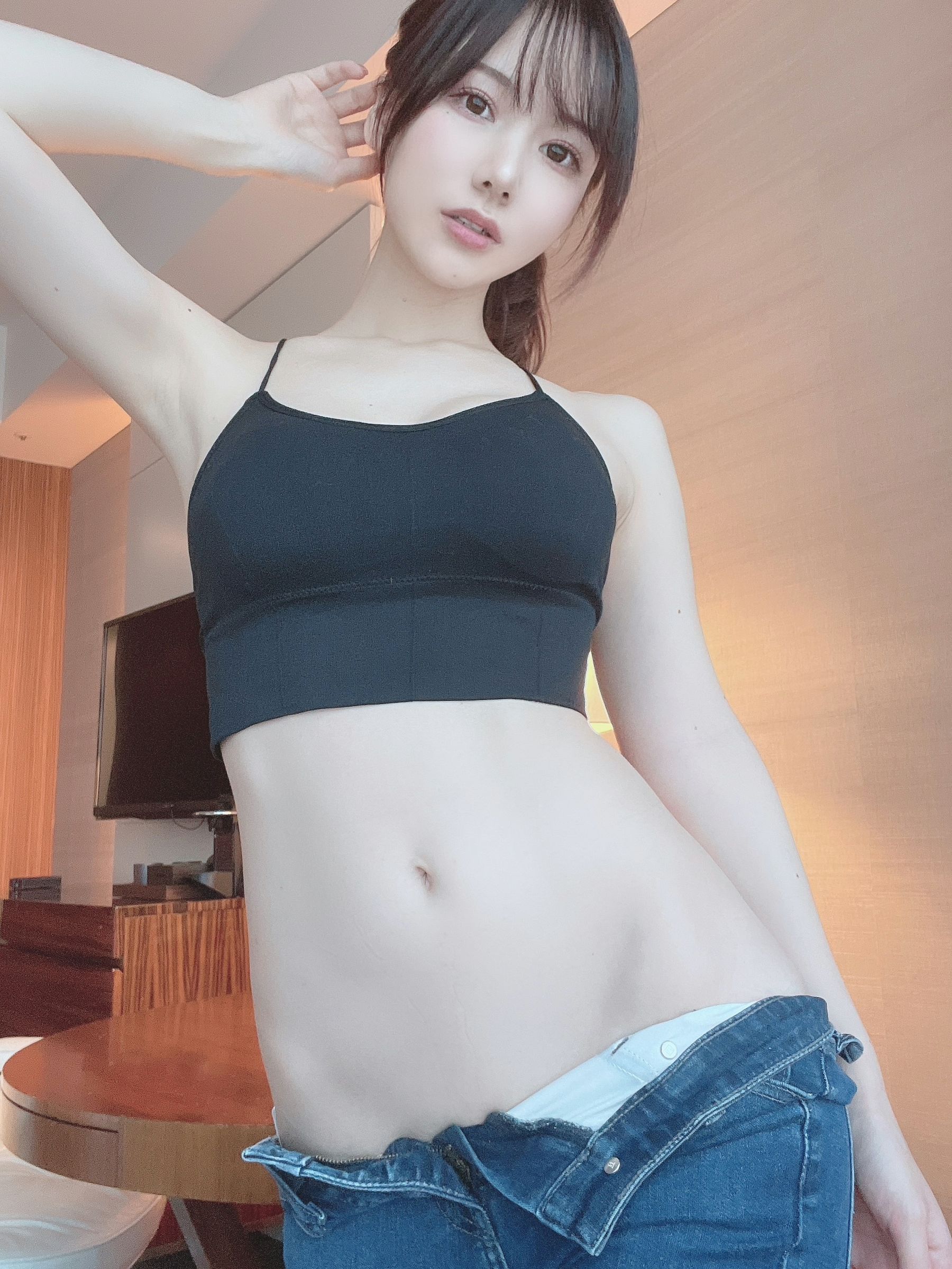 日本甜美COSERけんけん[fantia] 20211105-デニムに乗るお尻 [14P]