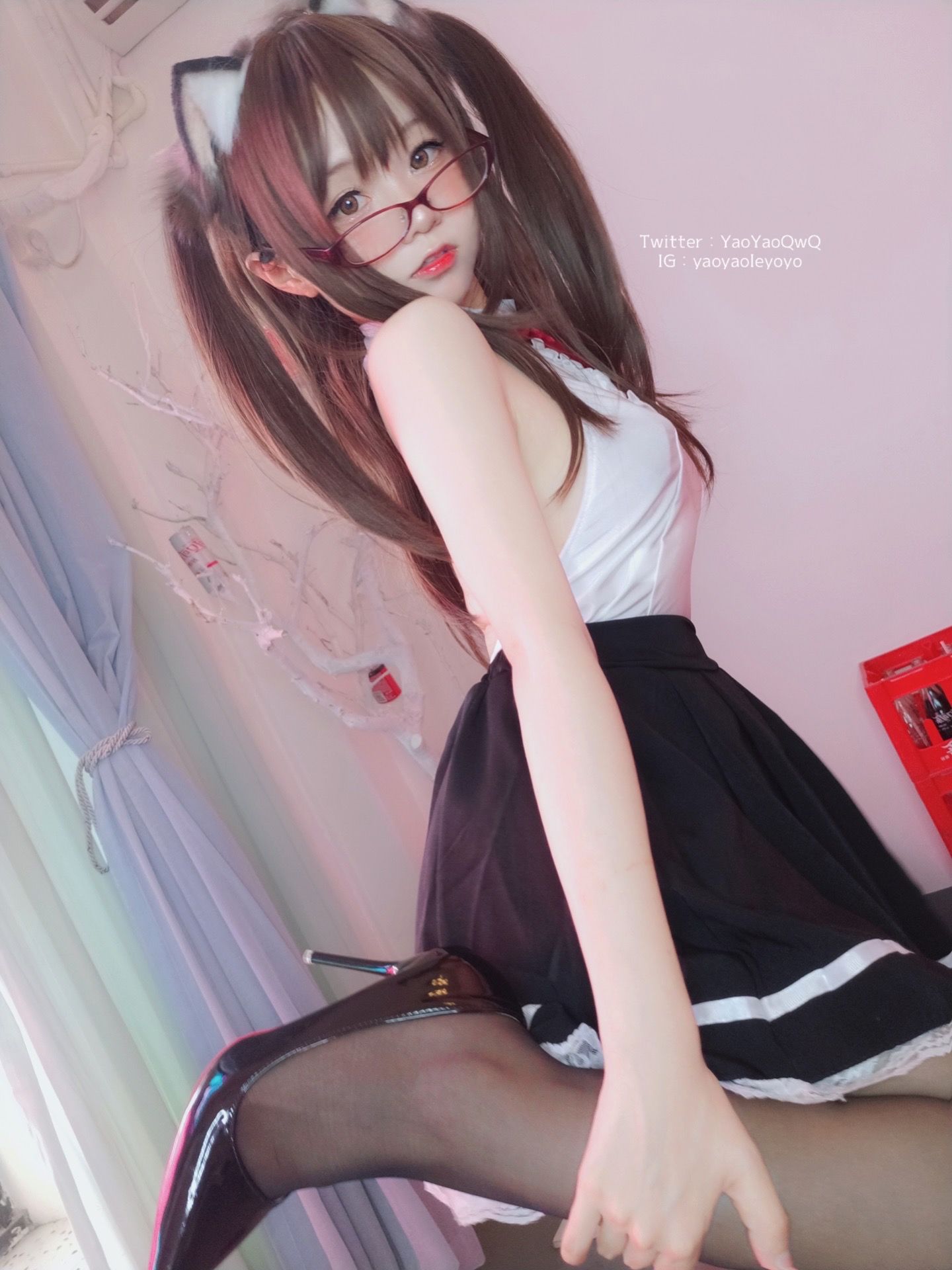 萌妹子Coser摇摇乐yoyo – 黑色紧身衣 [100P]