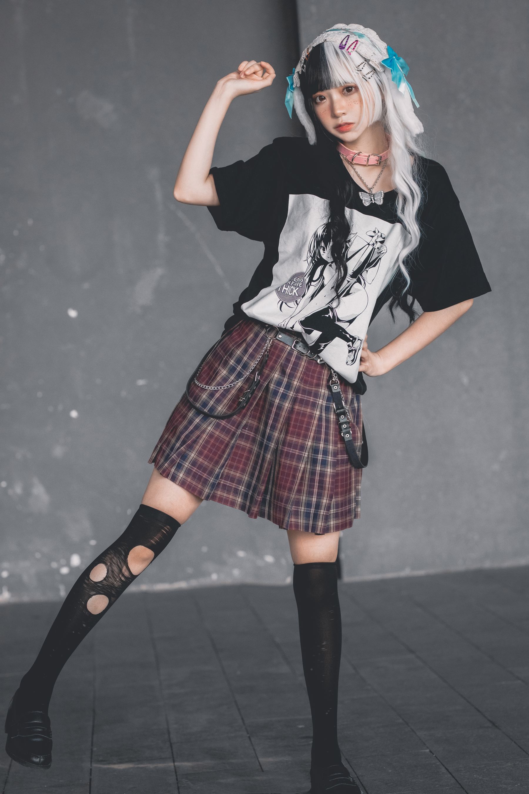 疯猫ss – 雀斑少女 [12P]