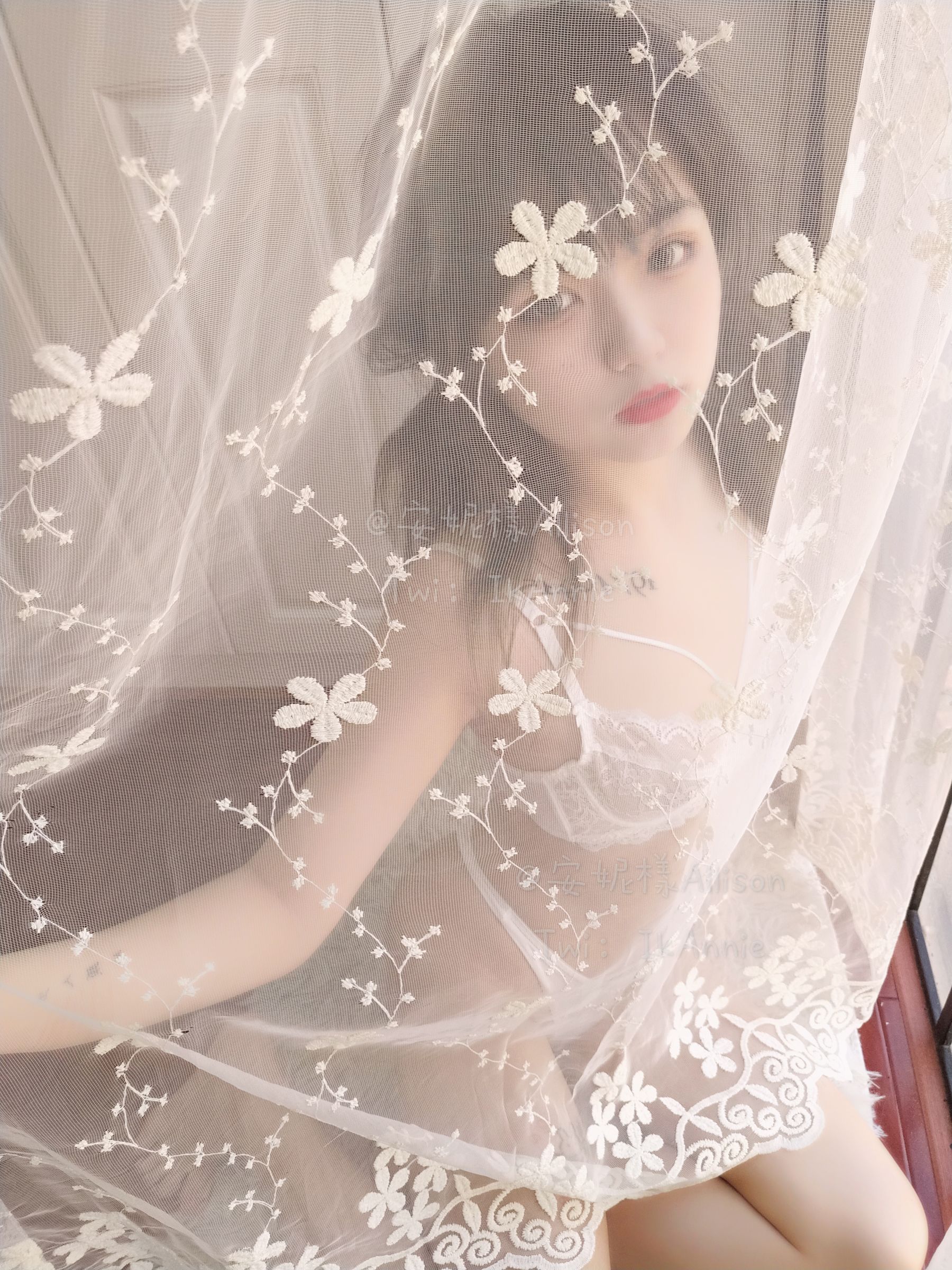 安妮 – 吊带裙 [30P]