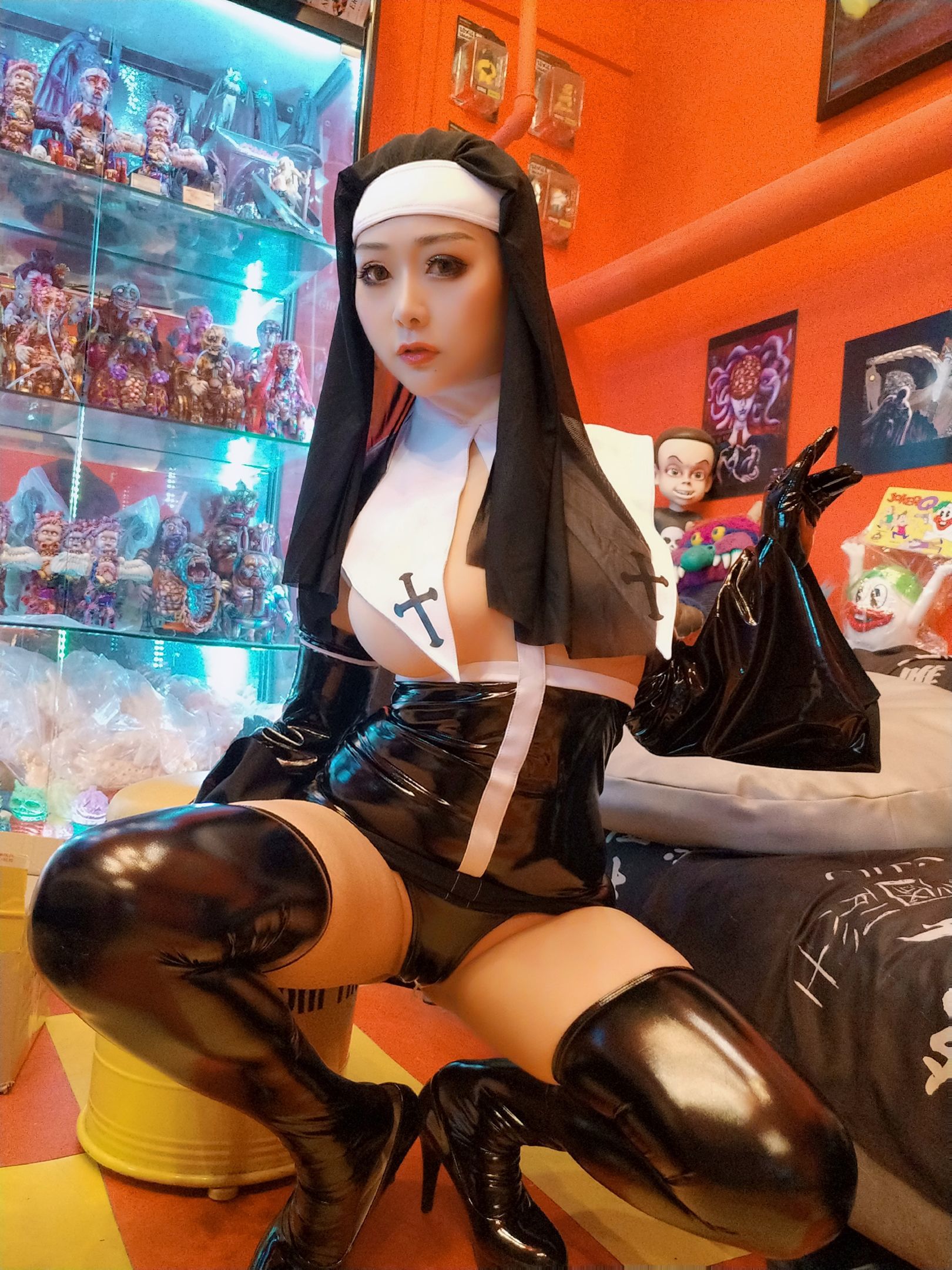 性感Coser三刀刀Miido 修女 [17P]