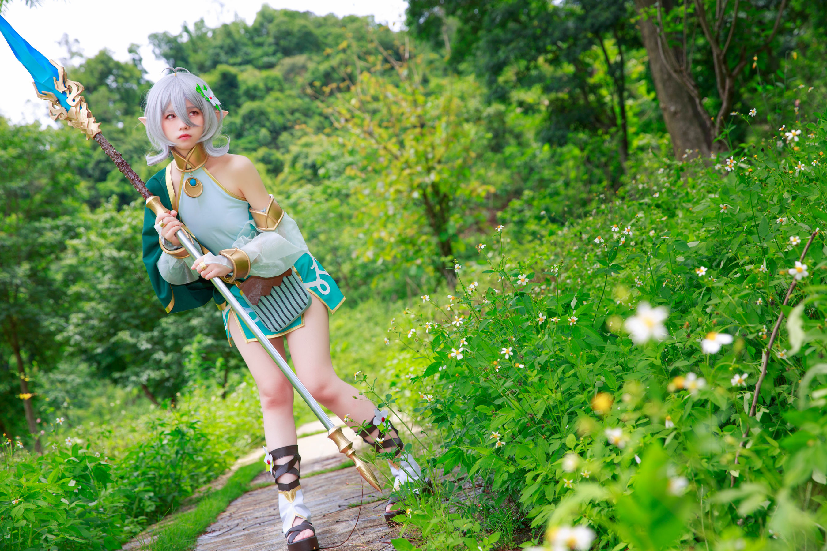 动漫博主G44不会受伤 – 可可萝 [16P]