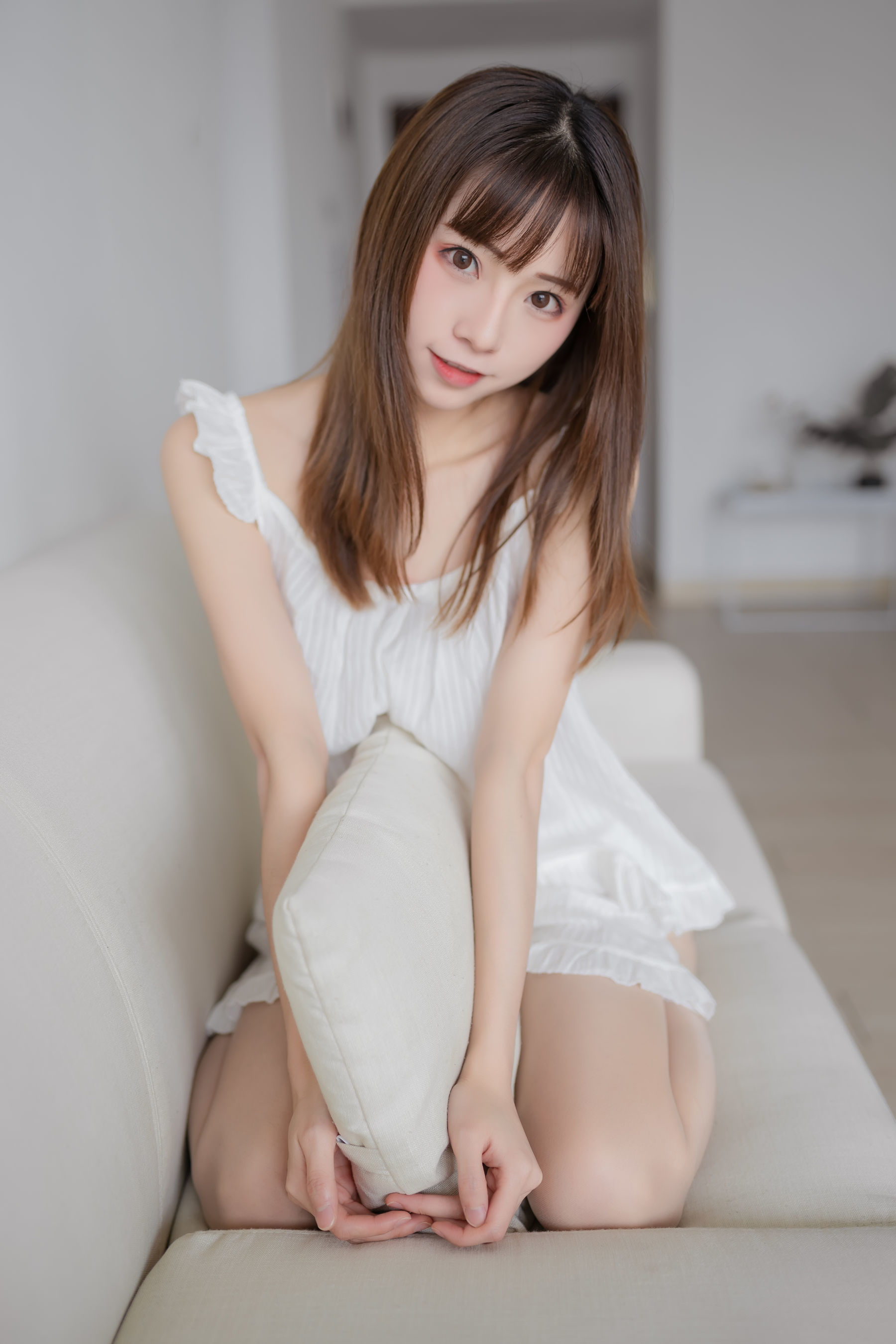 动漫博主Kitaro_绮太郎 – 白色睡衣 [45P]