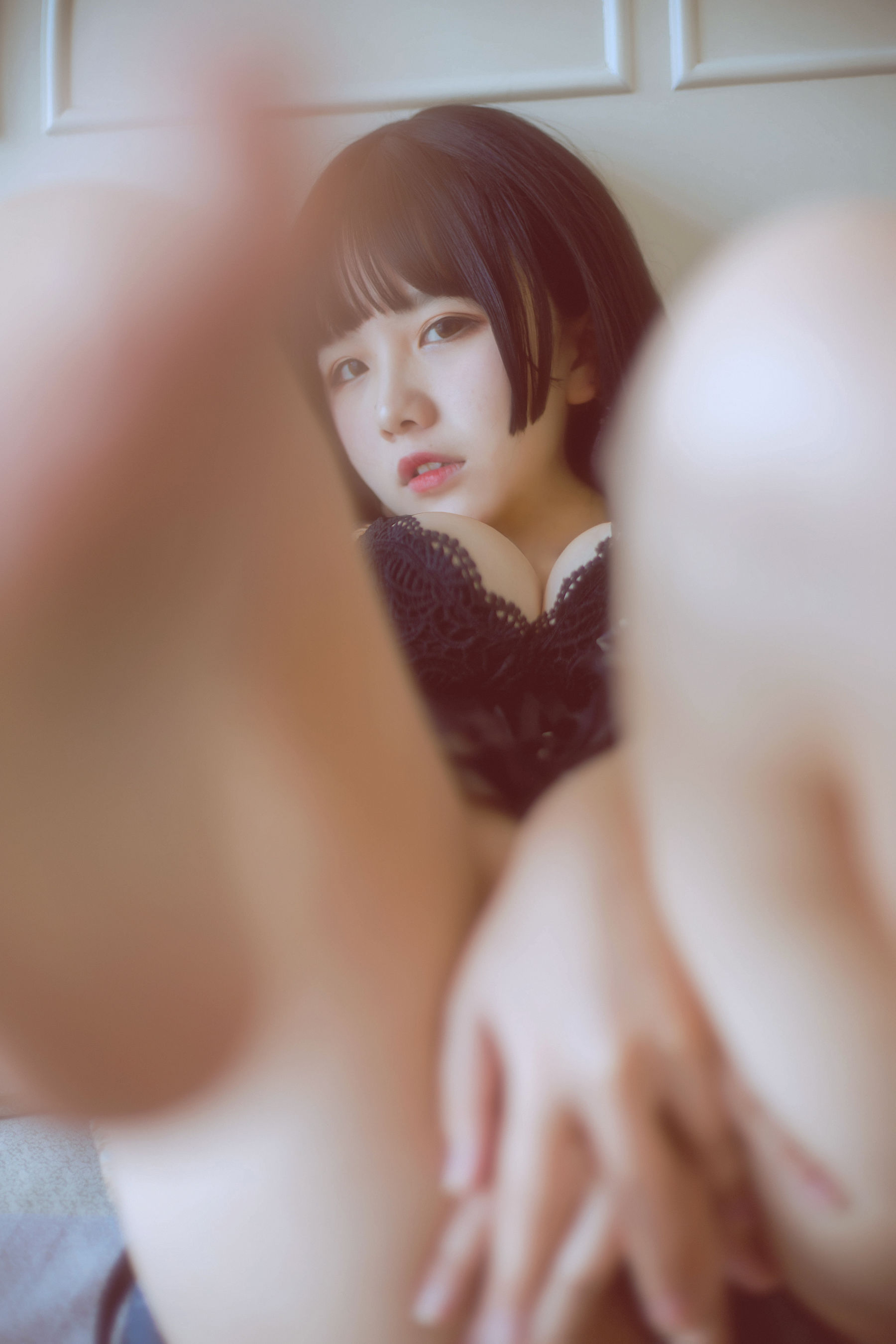 阿半今天很开心 – 黑色吊带 [23P]