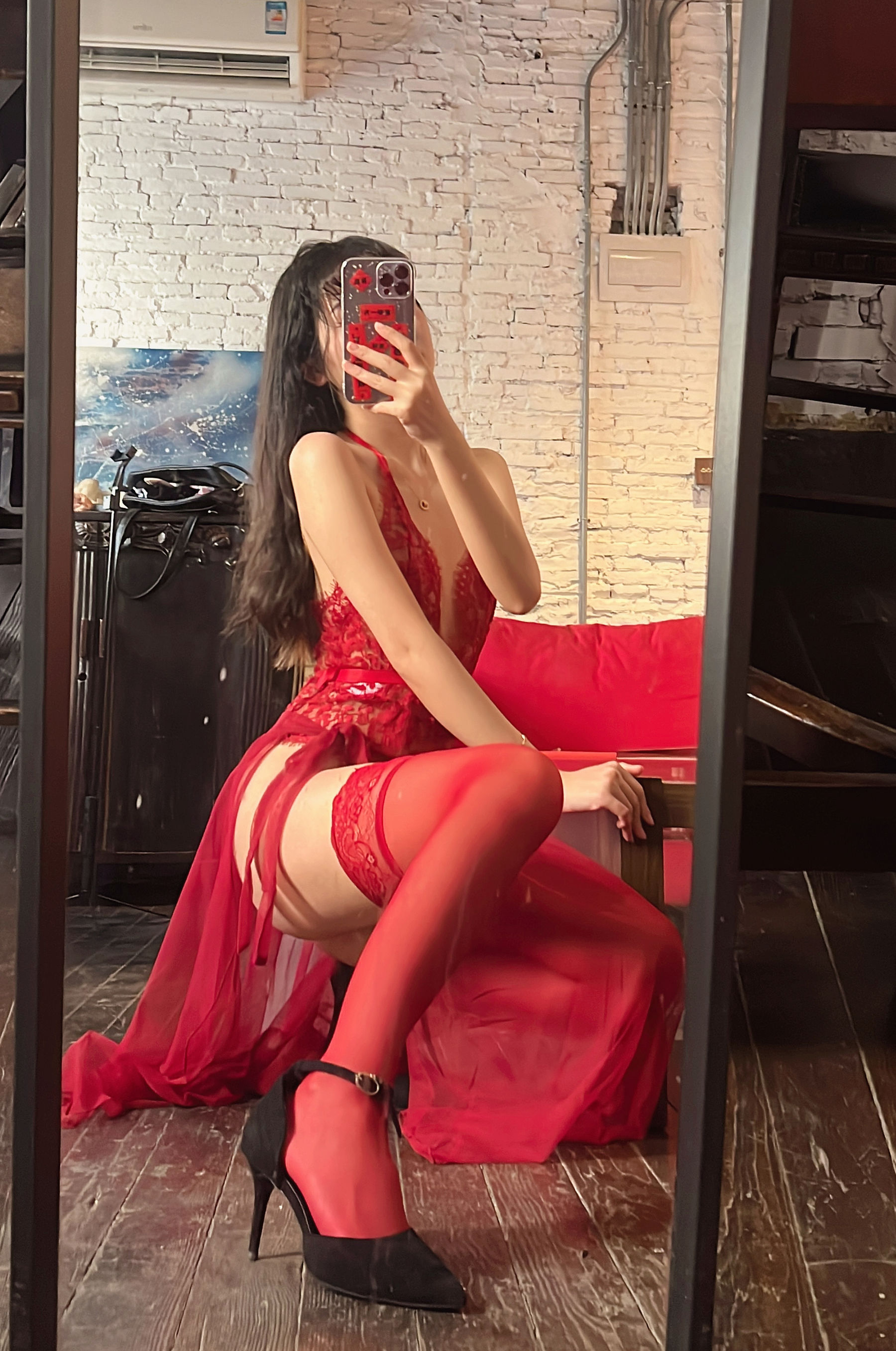 微博人气Coser不呆猫 – 霸气红色人妻 [57P]