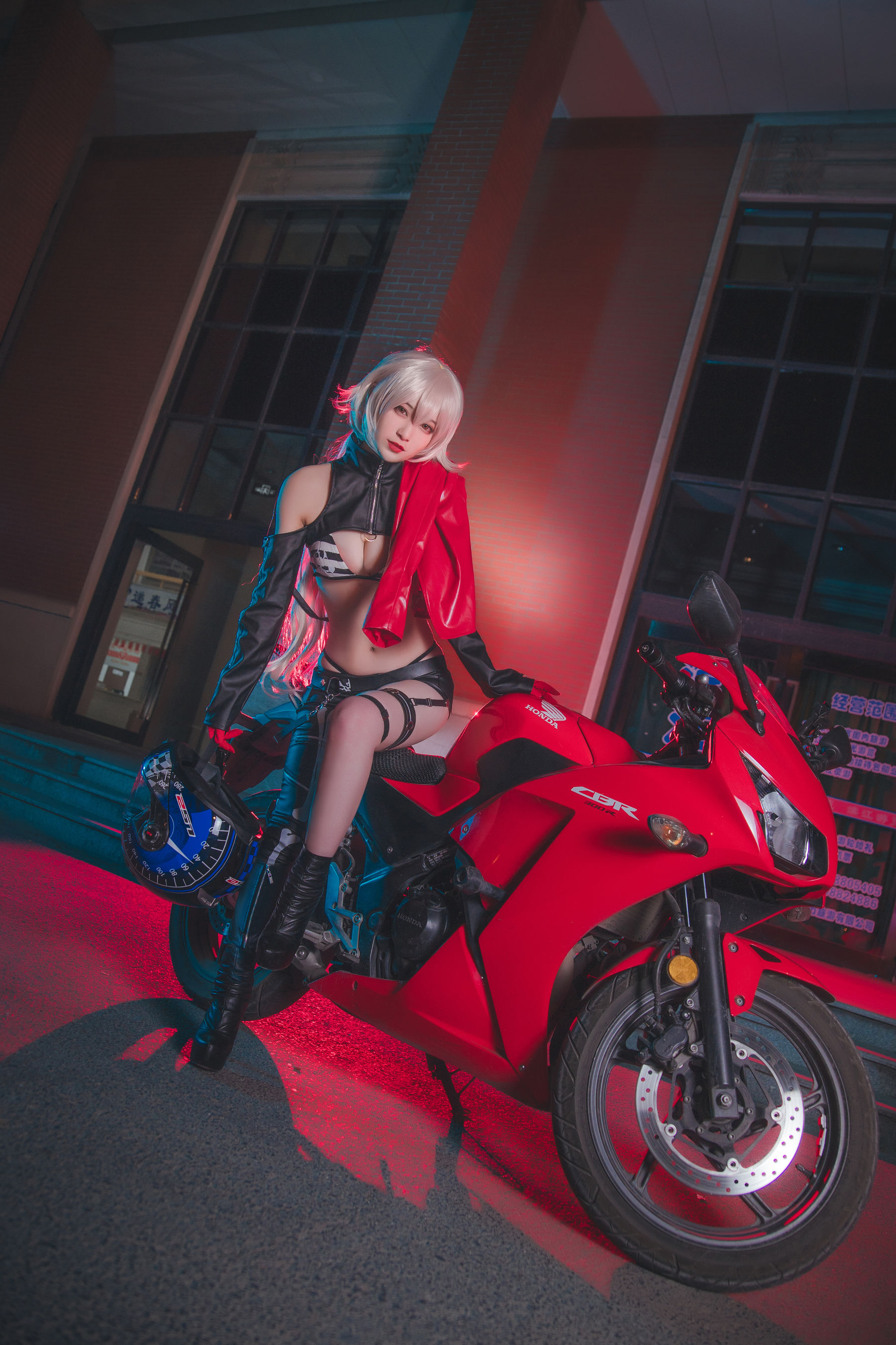 [Cosplay写真] 动漫博主铁板烧鬼舞w – 中山码头黑贞黑呆双人 [23P]