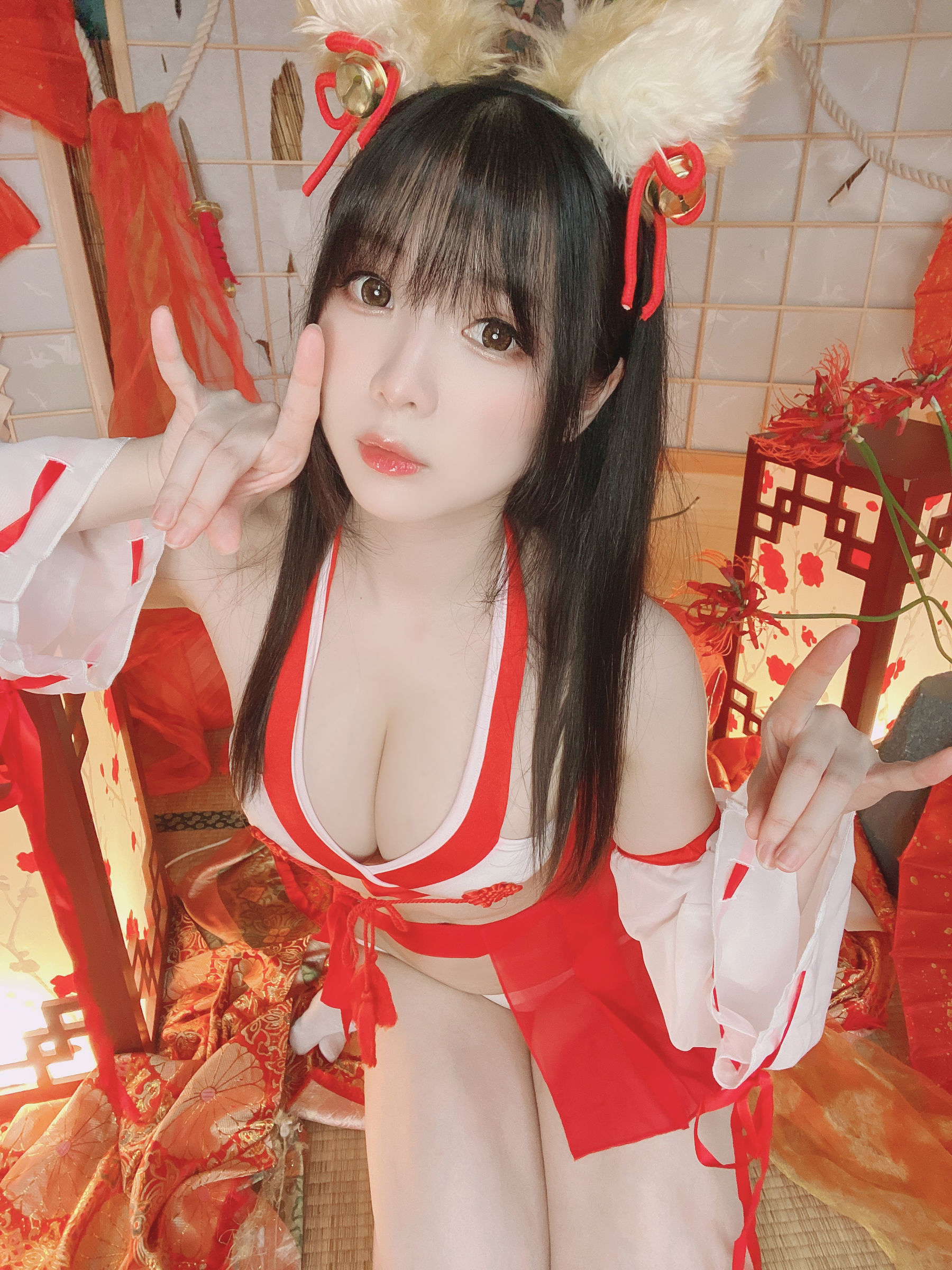 微博妹纸霜月shimo – きつね巫女さん [16P]