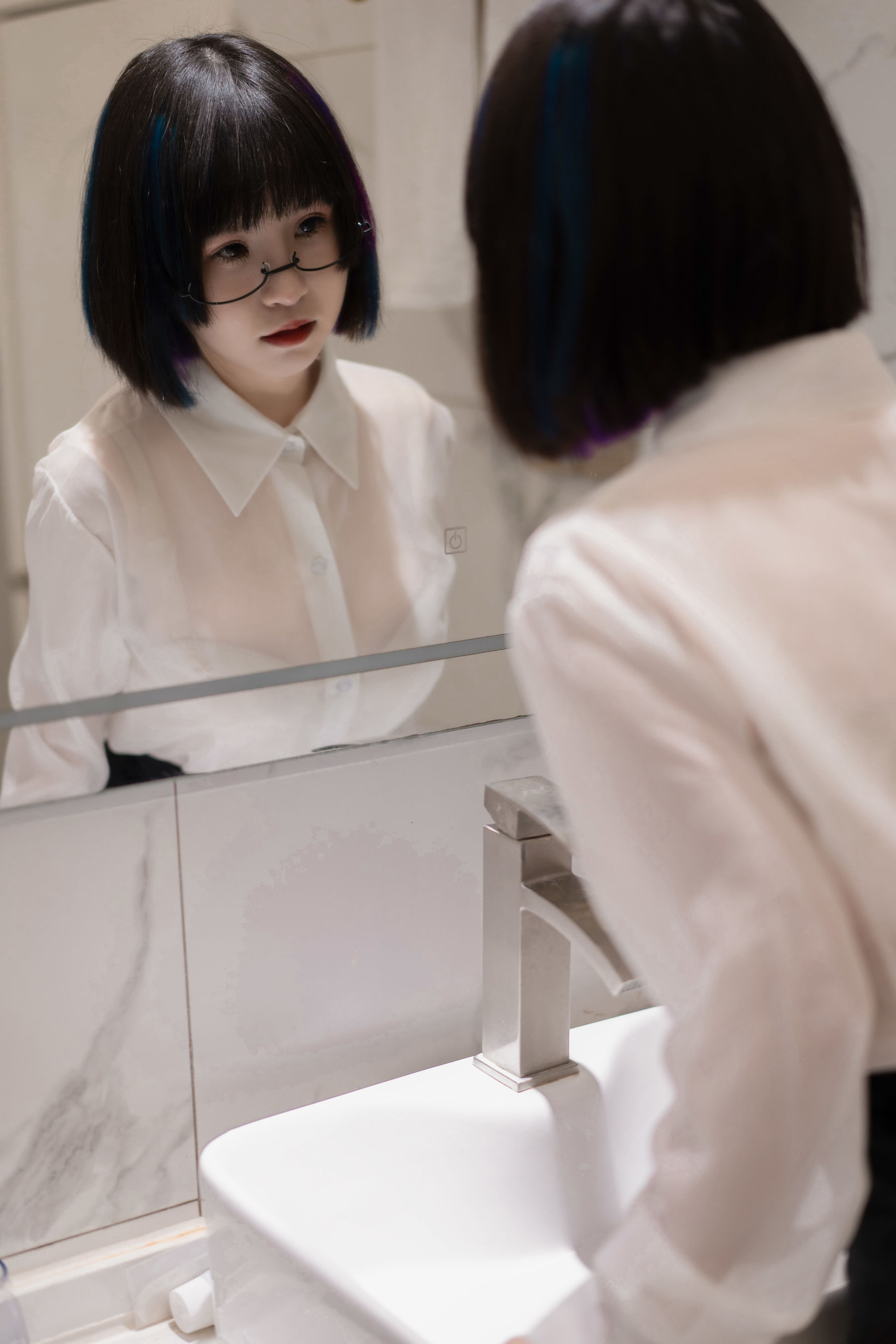 美少女晕崽 – 迷情小秘 [36P]