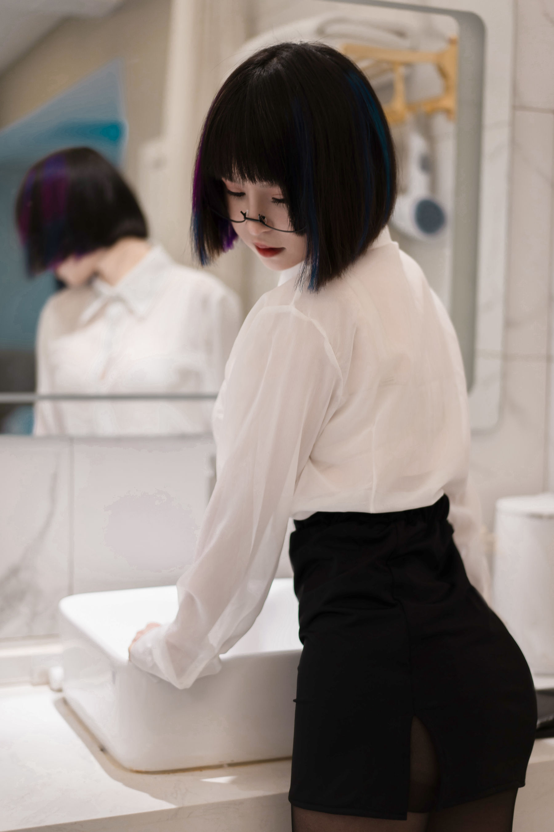 美少女晕崽 – 迷情小秘 [36P]