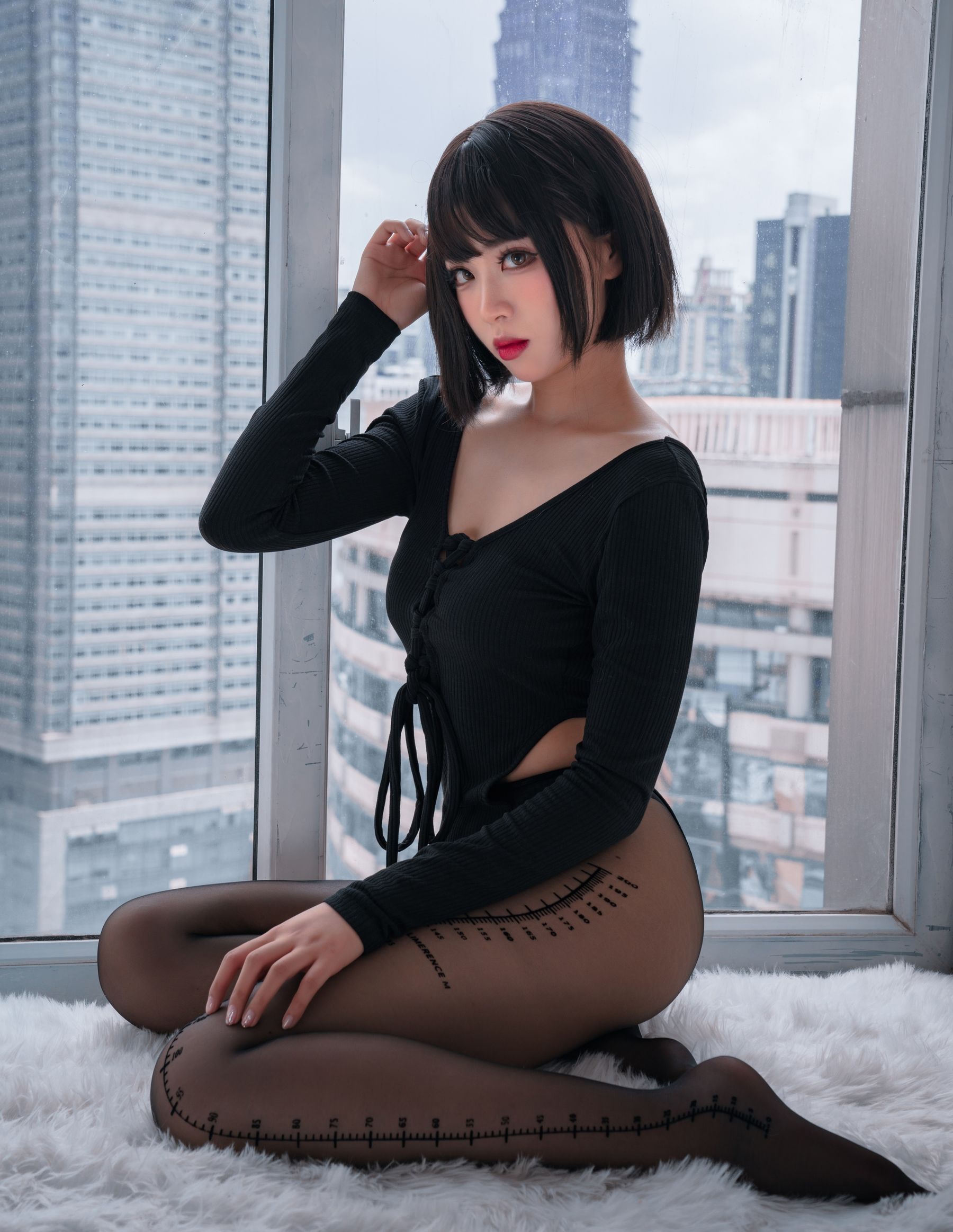 轩萧学姐 – 量个腰围 [32P]