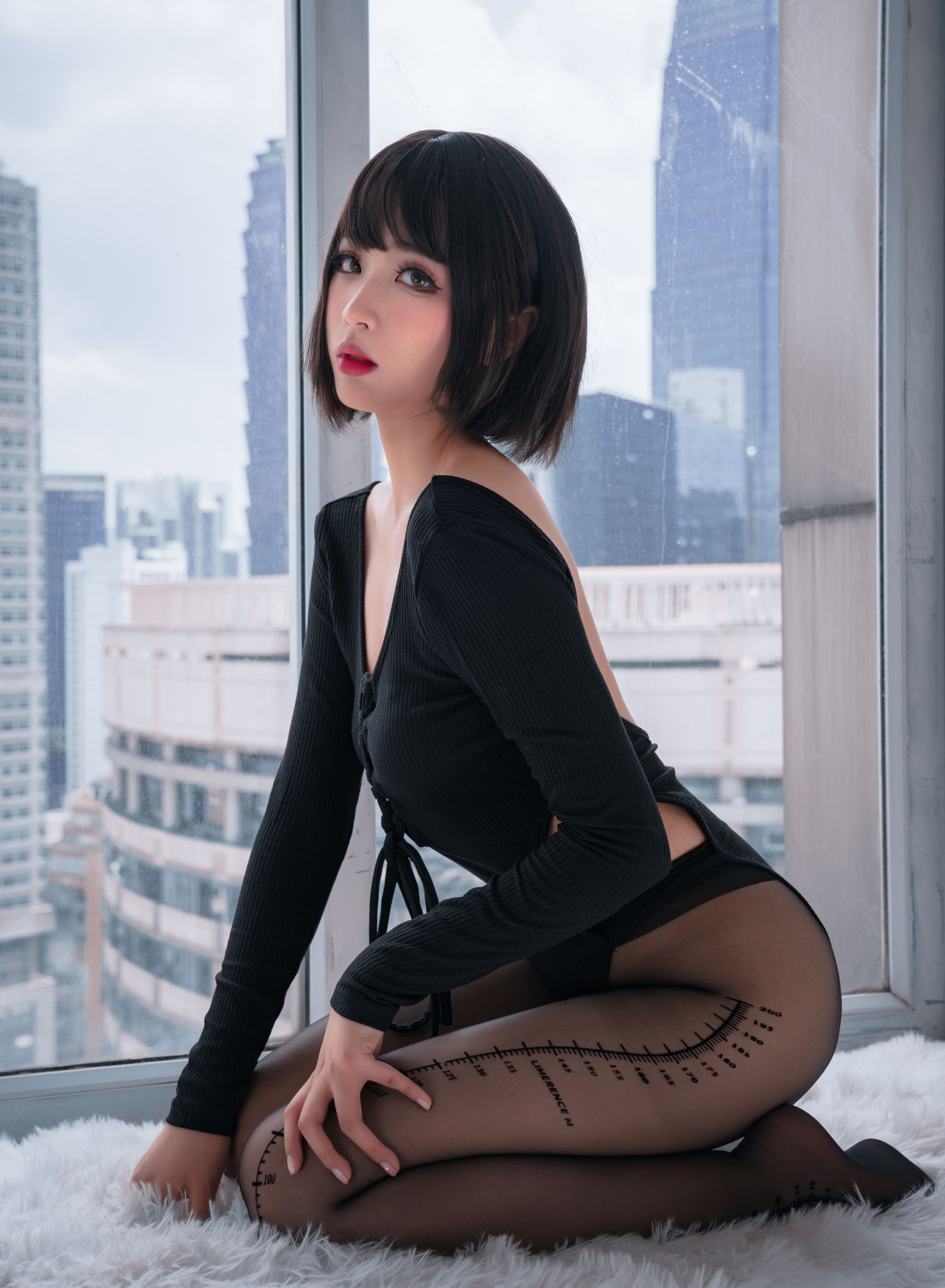 轩萧学姐 – 量个腰围 [32P]