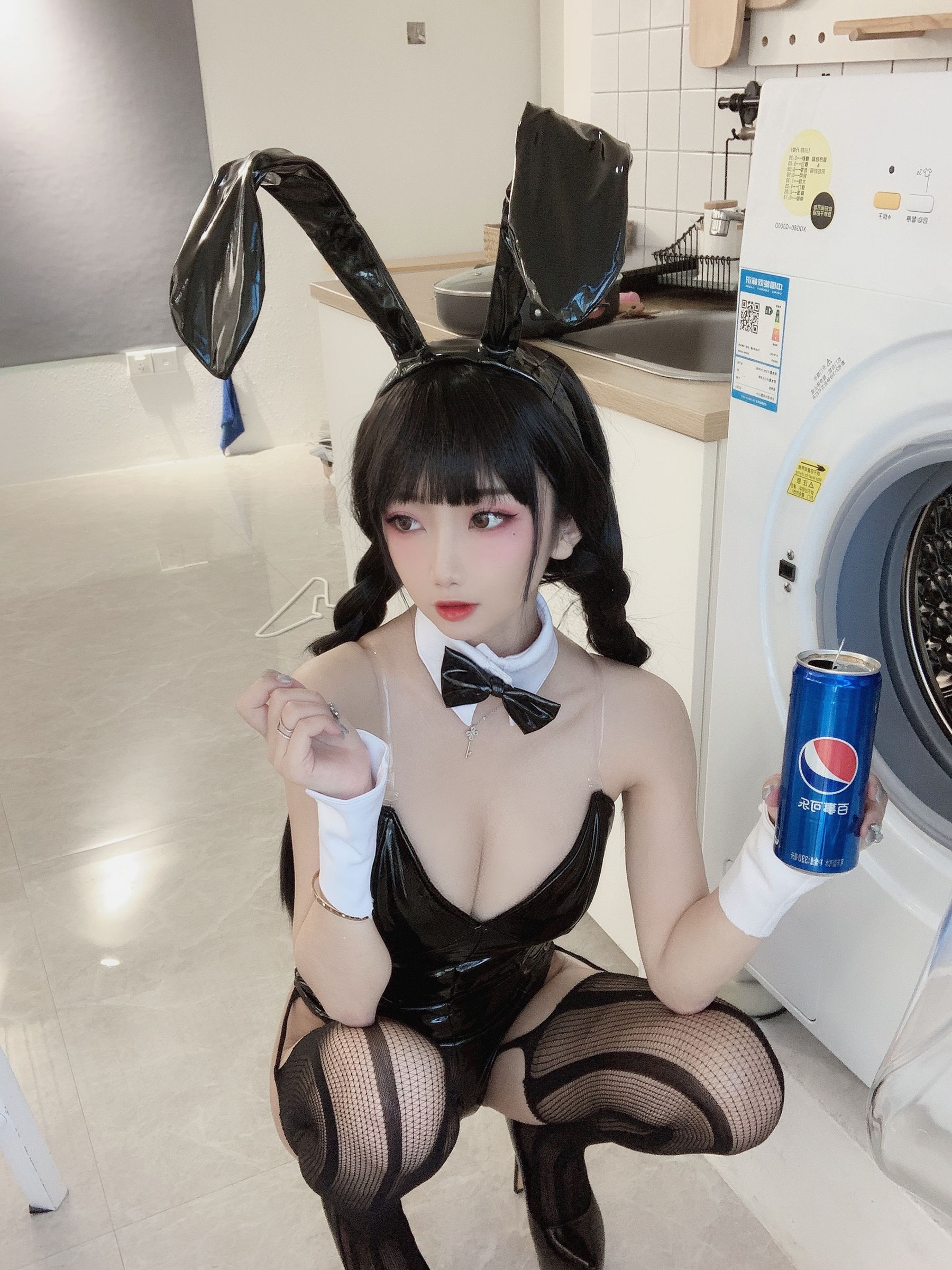 白嫩美少女鬼畜瑶 – 黑色兔女郎 [40P]