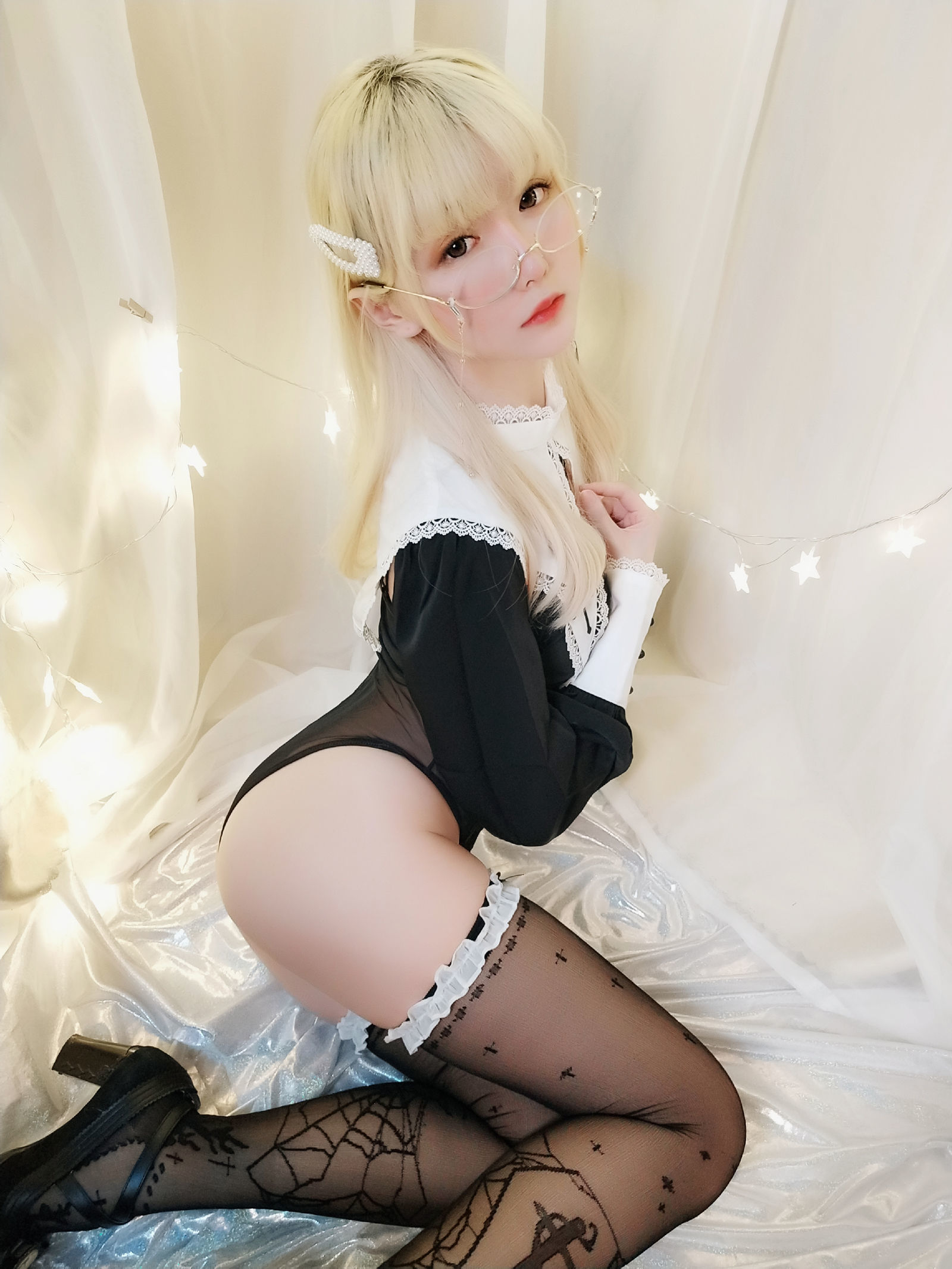 [萝莉COS] 星之迟迟 VOL.15 圣光修女包 [60P]