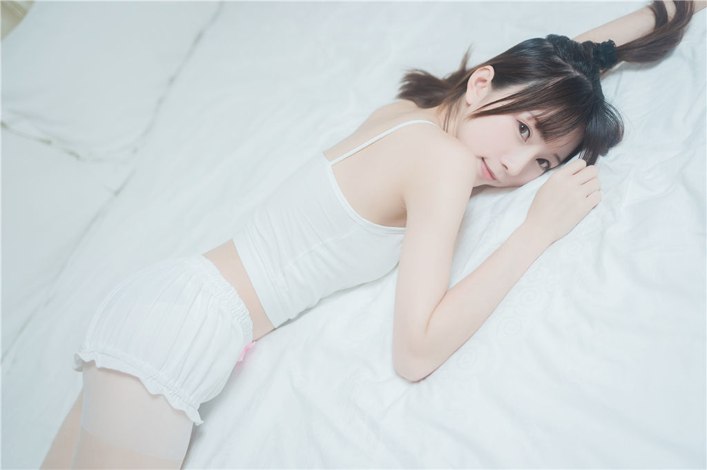 动漫博主Kitaro_绮太郎 – 白丝套装 [42P]