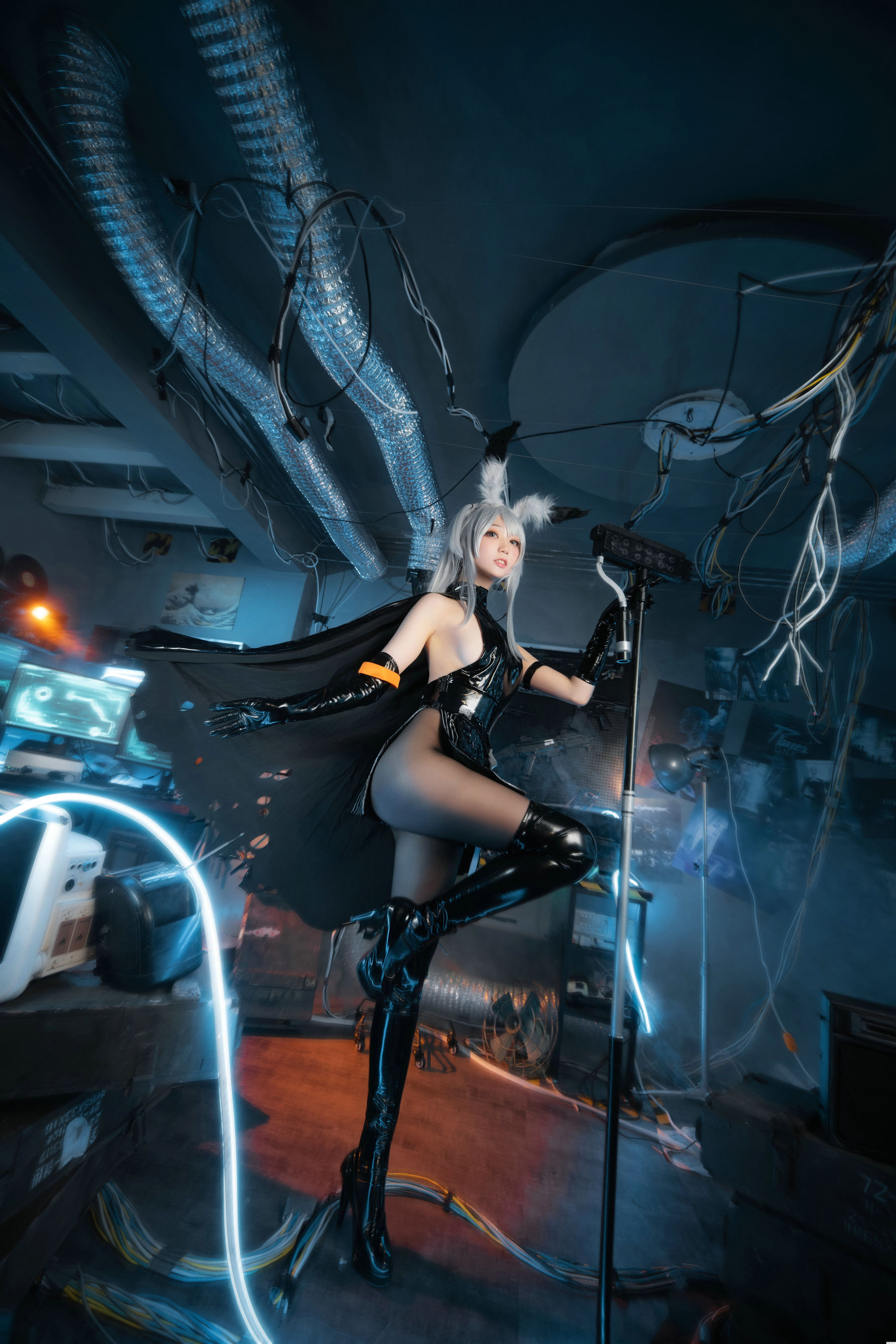 周叽是可爱兔兔 – 精二暴行 [22P]