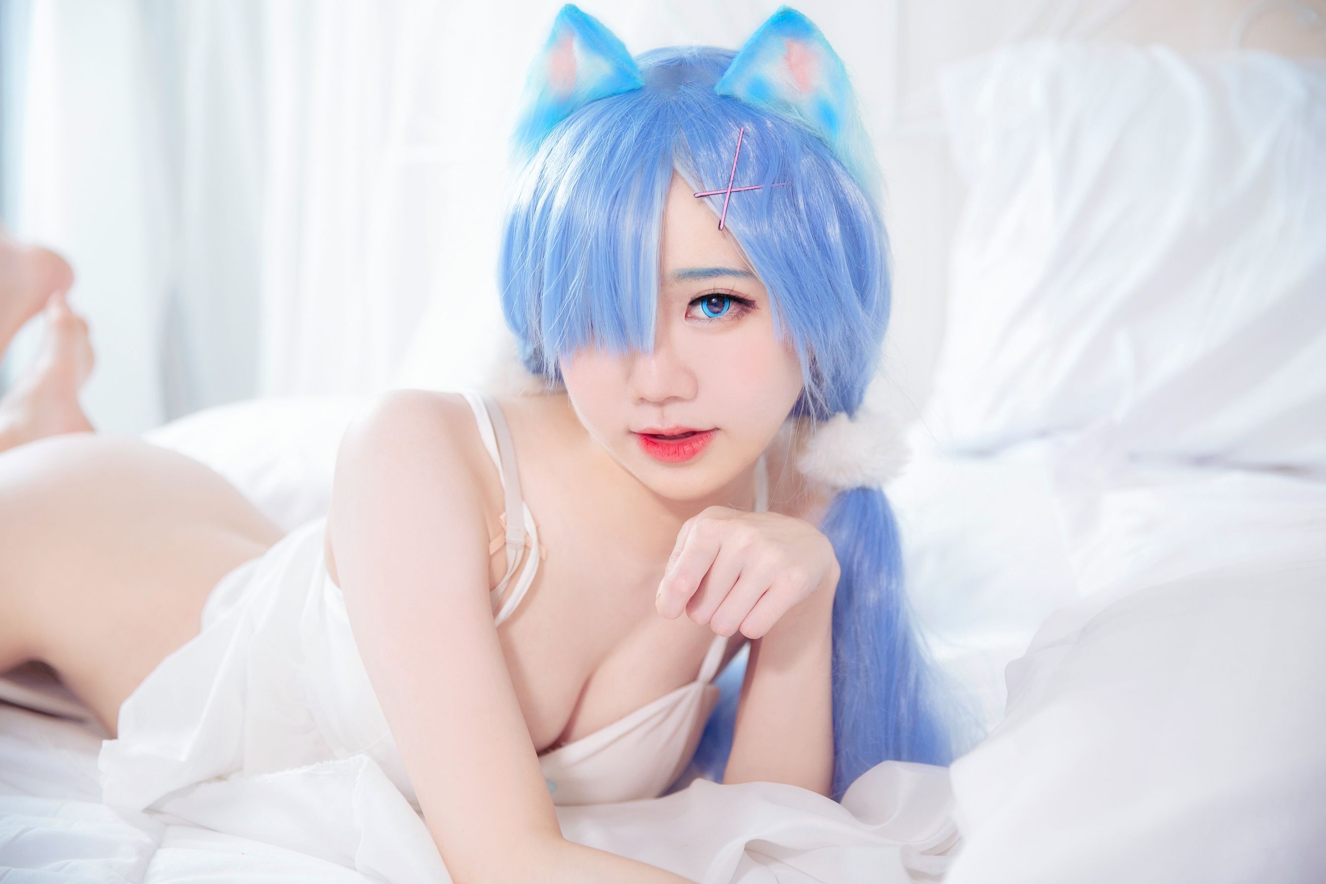 Sally Dorasnow – Rem White Kitty [49P]