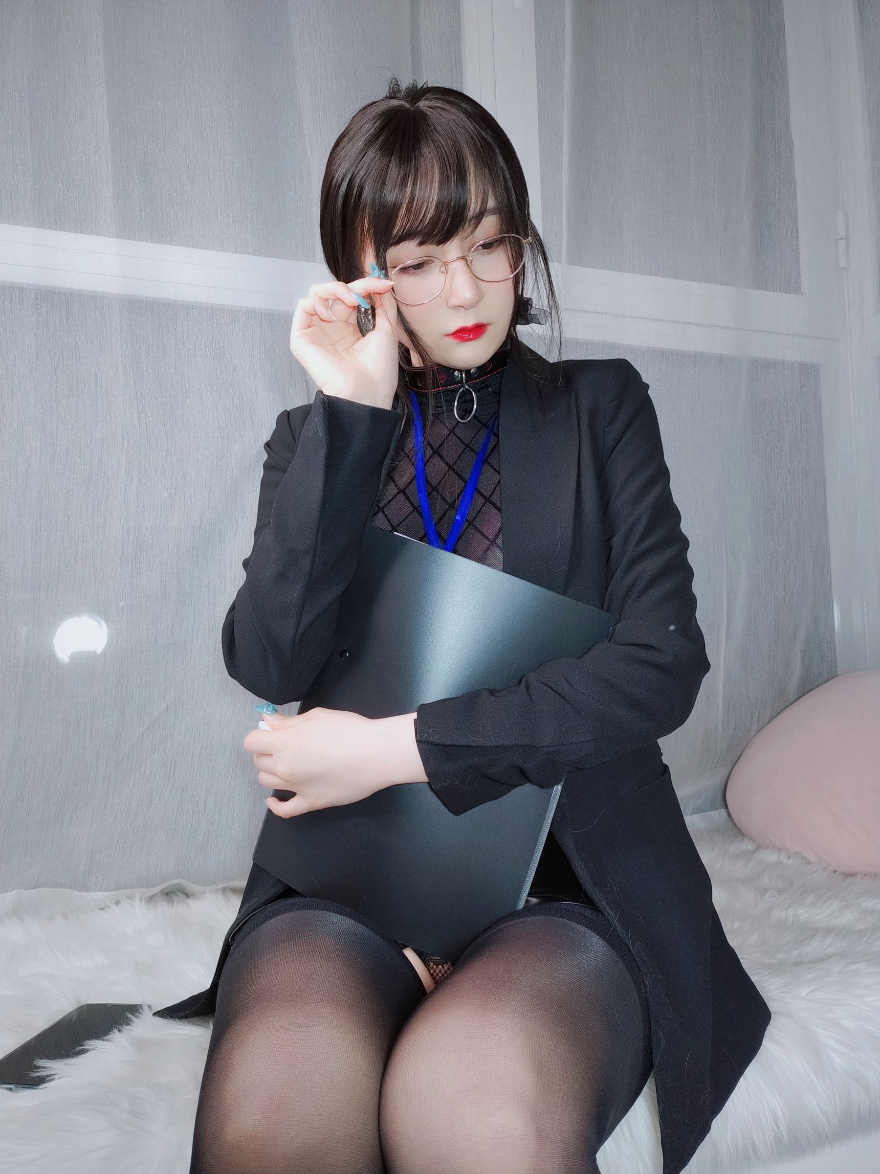 Coser小姐姐白银 – 黑丝情趣 [128P]