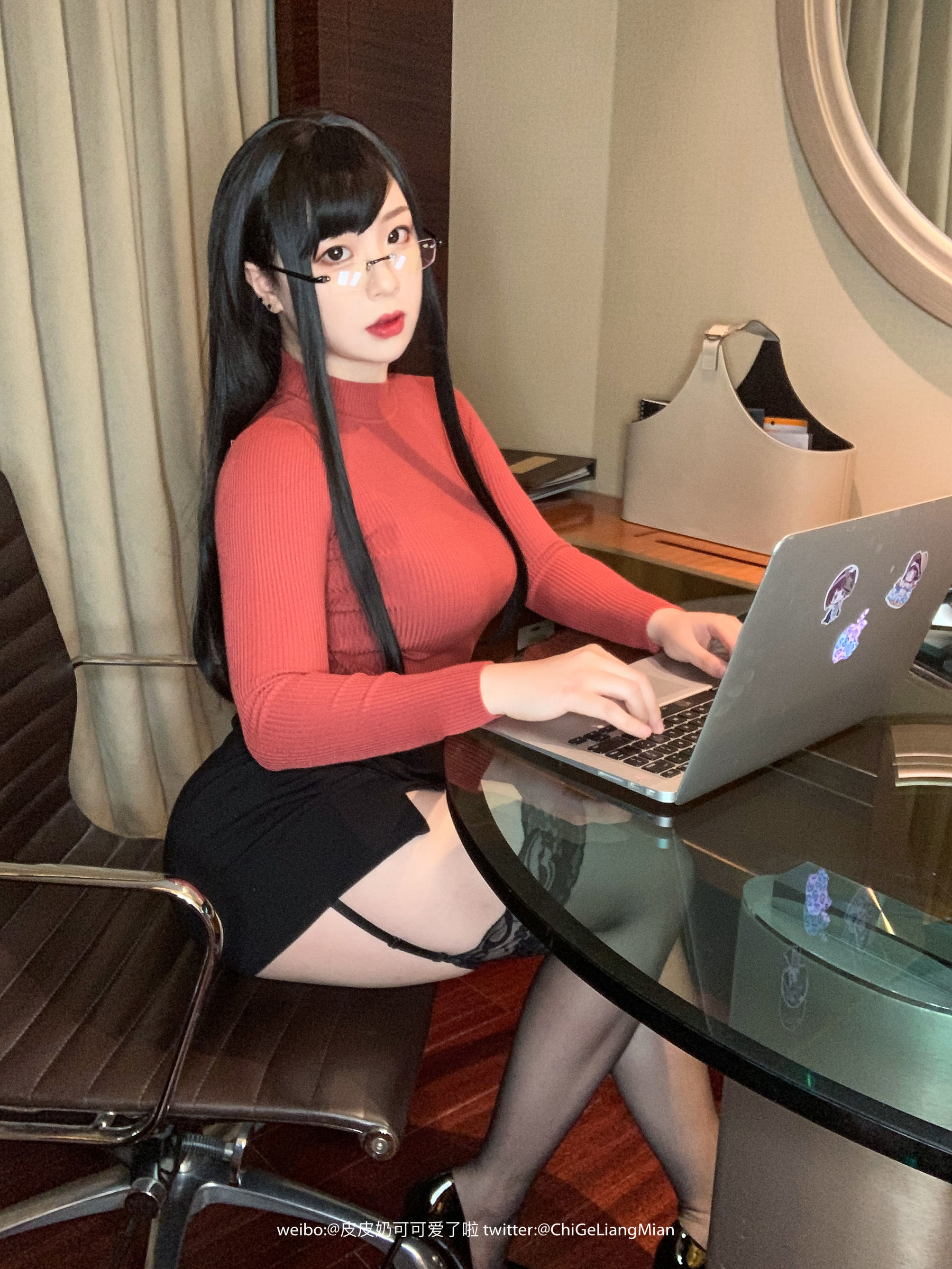 皮皮奶可可爱了啦 红色OL [70P]