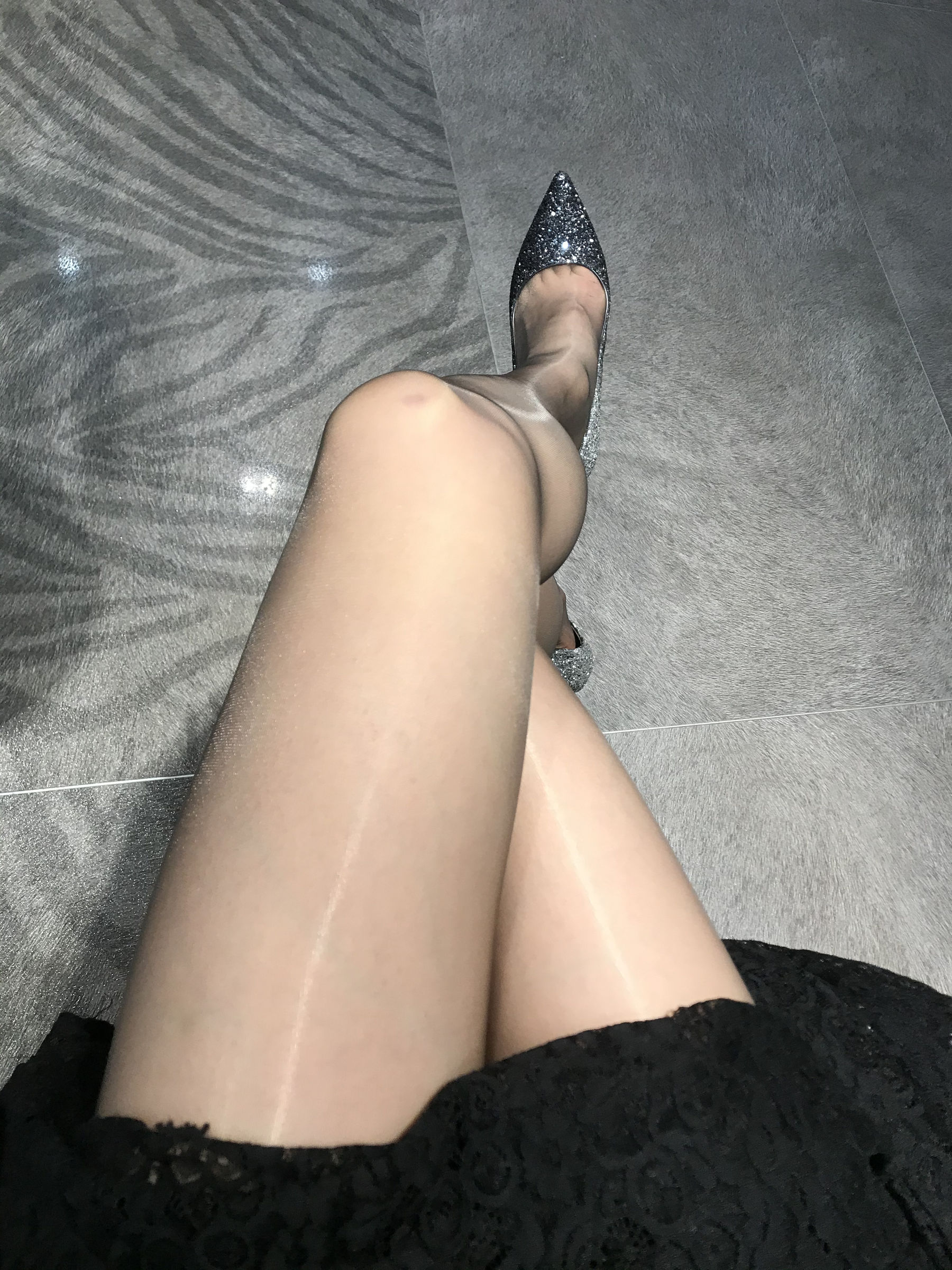 丝足博主麋鹿_Monroe 2020.05.14 名媛黑丝 [32P]