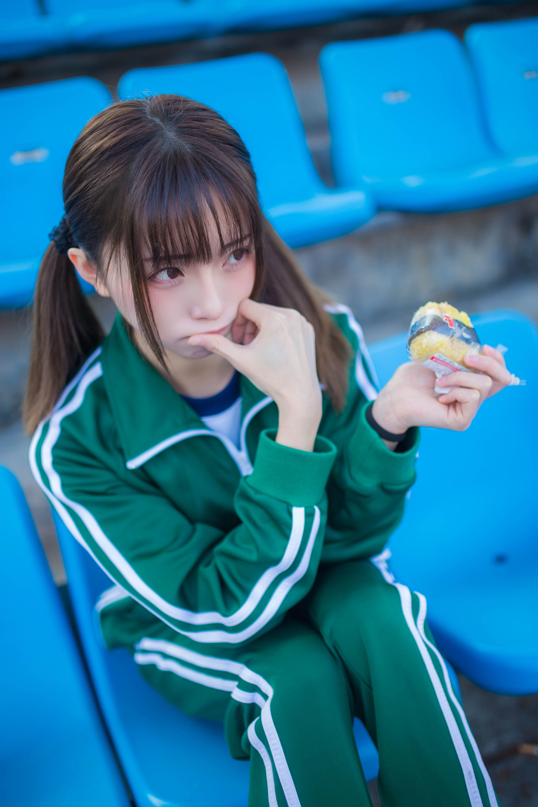 动漫博主Kitaro_绮太郎 绿色运动服女孩 [18P]