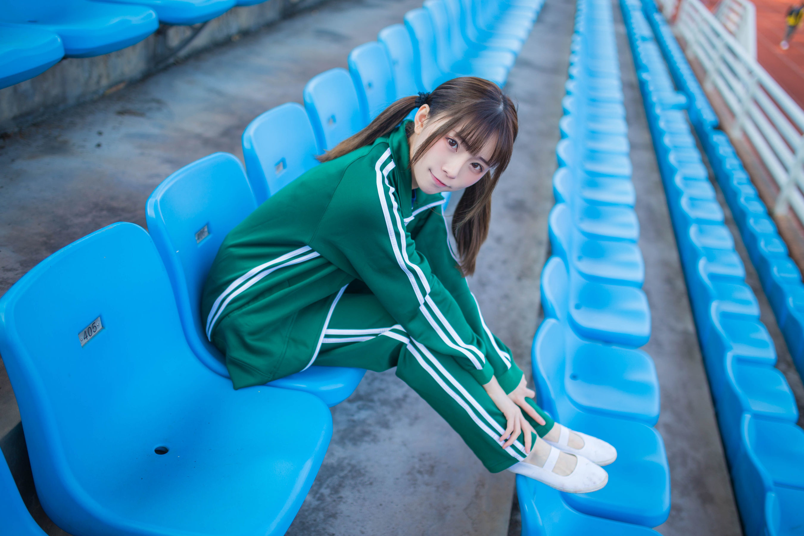 动漫博主Kitaro_绮太郎 绿色运动服女孩 [18P]