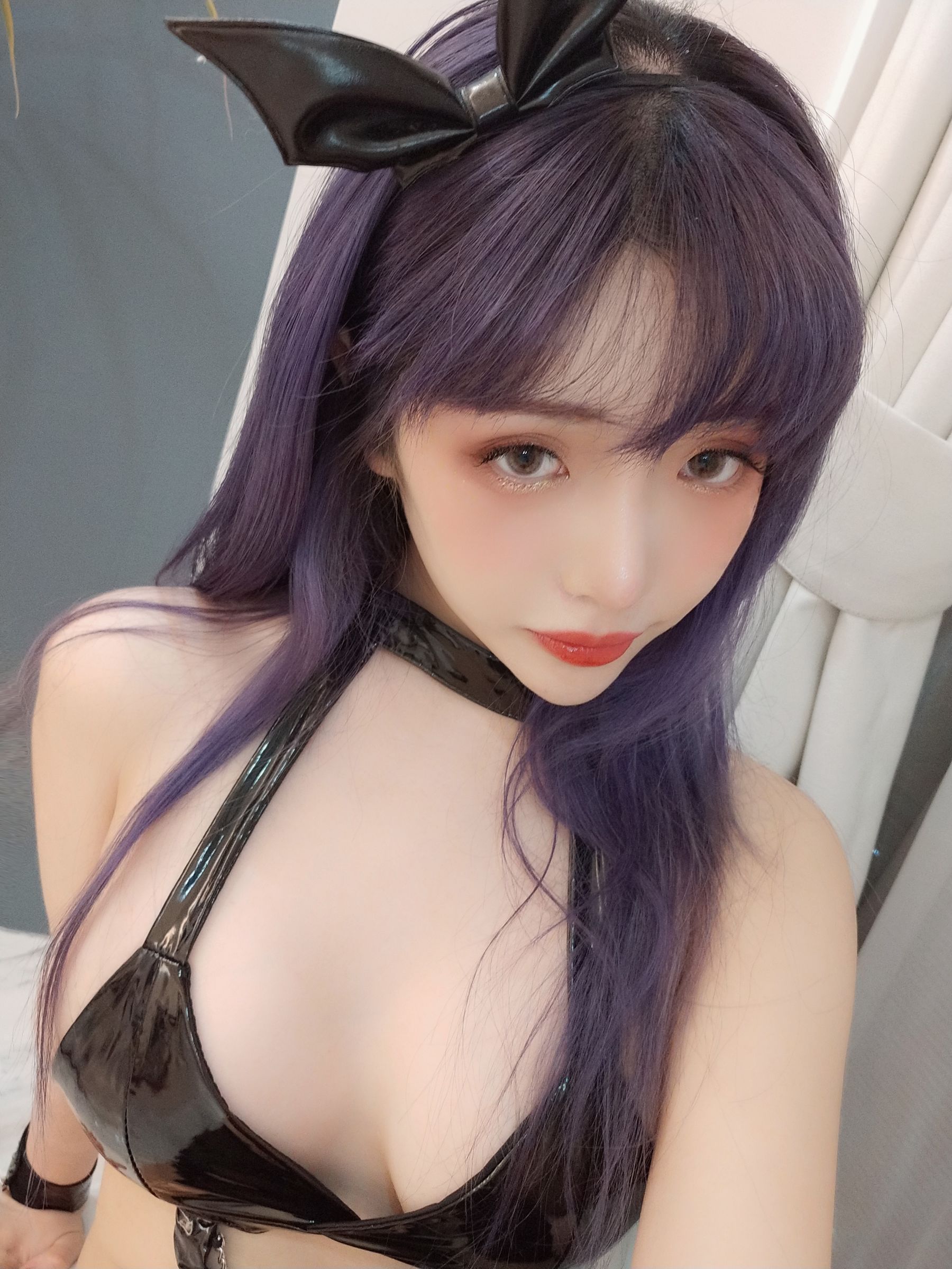 动漫博主雯妹 – 漆皮恶魔 [30P]