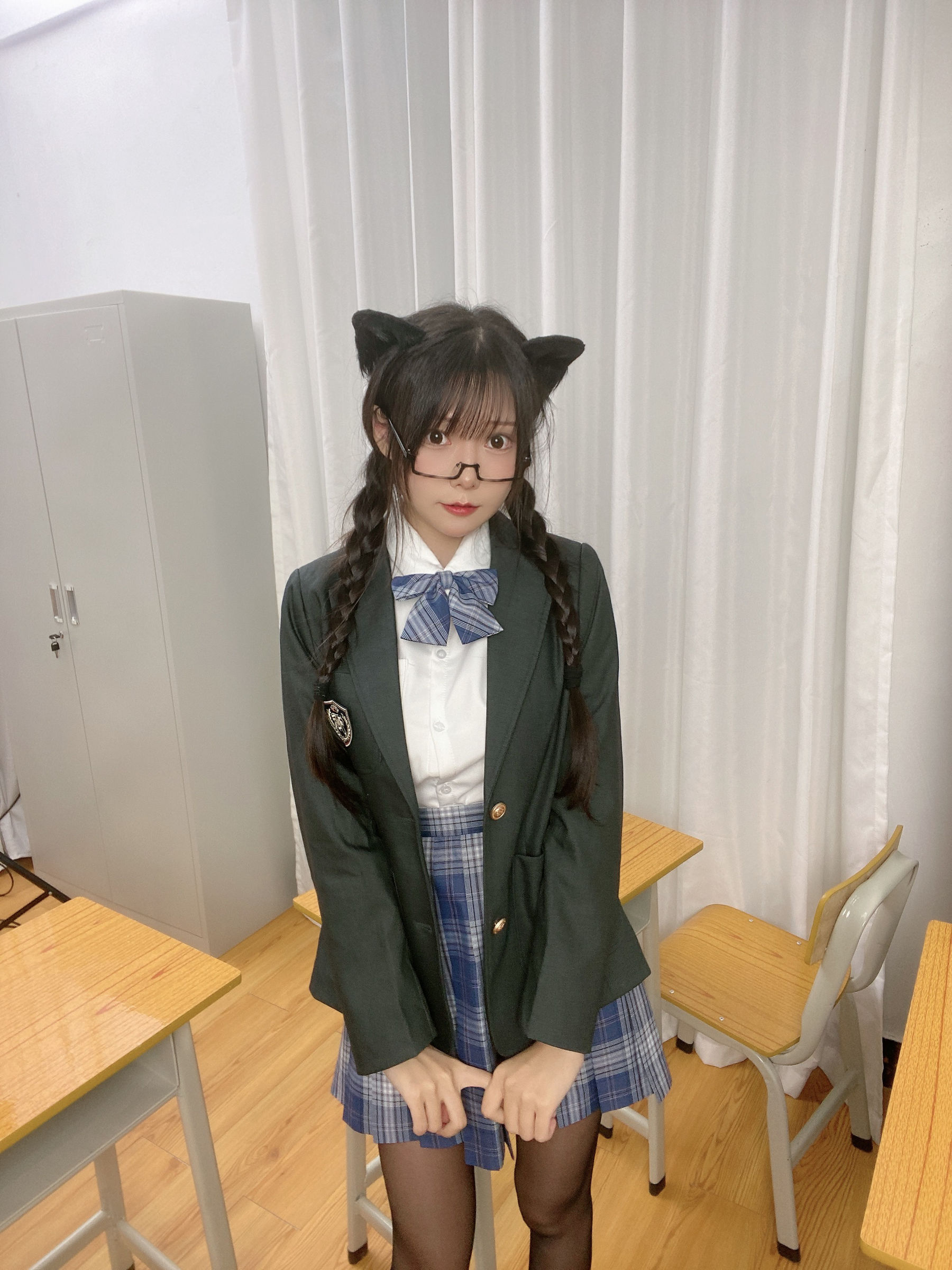 香草喵露露 – 小露乱撞 JK制服自拍 [39P]