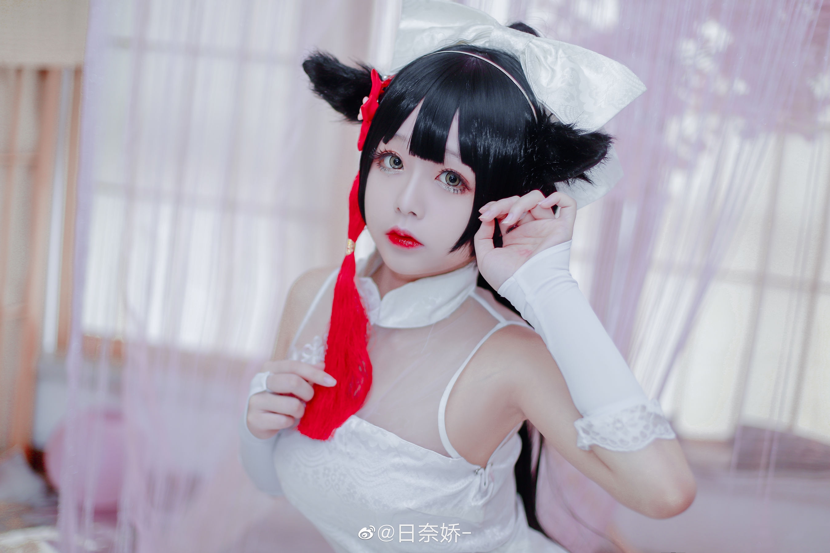 日奈娇 – 高雄獒红+白旗袍 [17P]