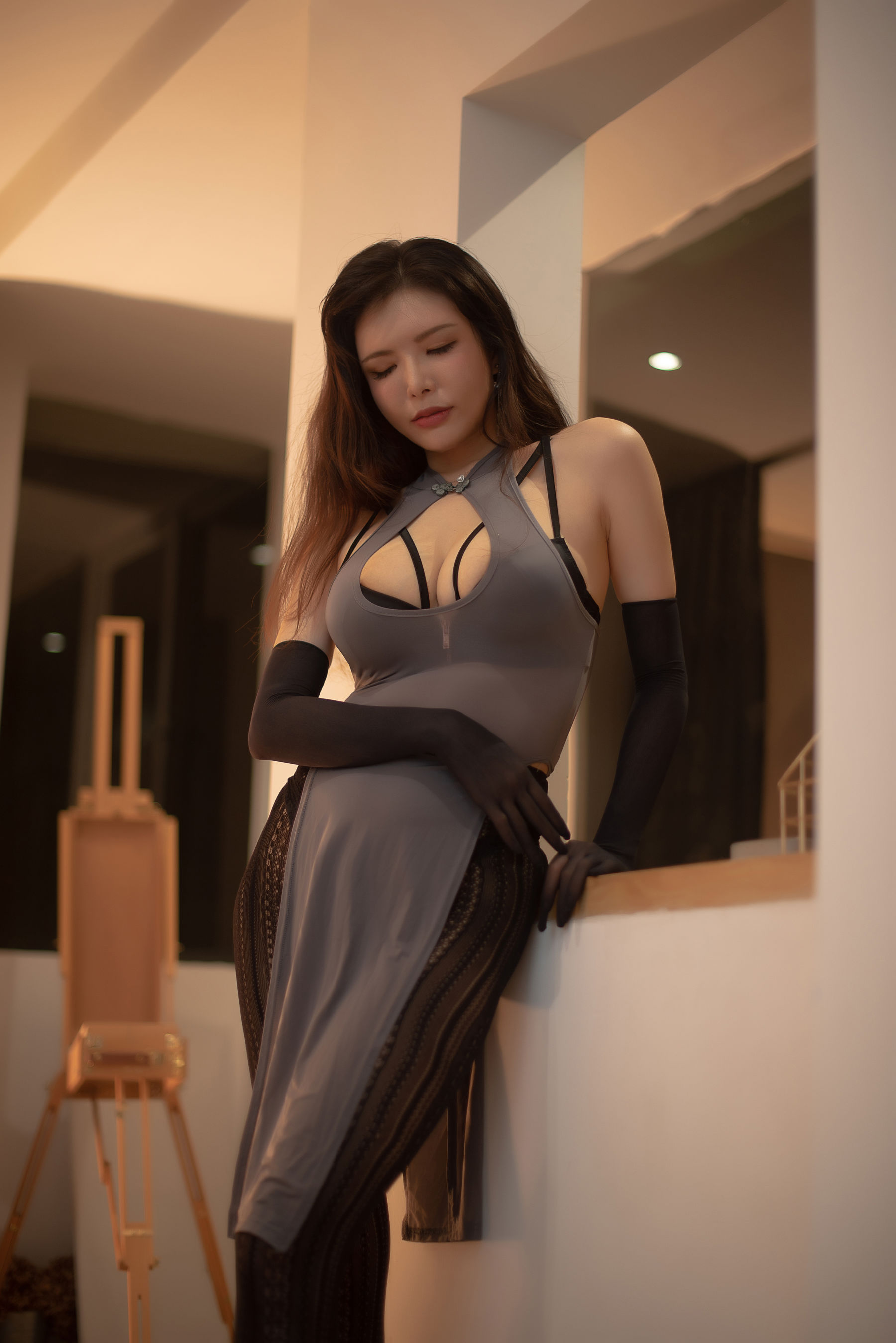 秋和柯基(夏小秋秋秋) – 灰旗袍加条纹袜 [62P]