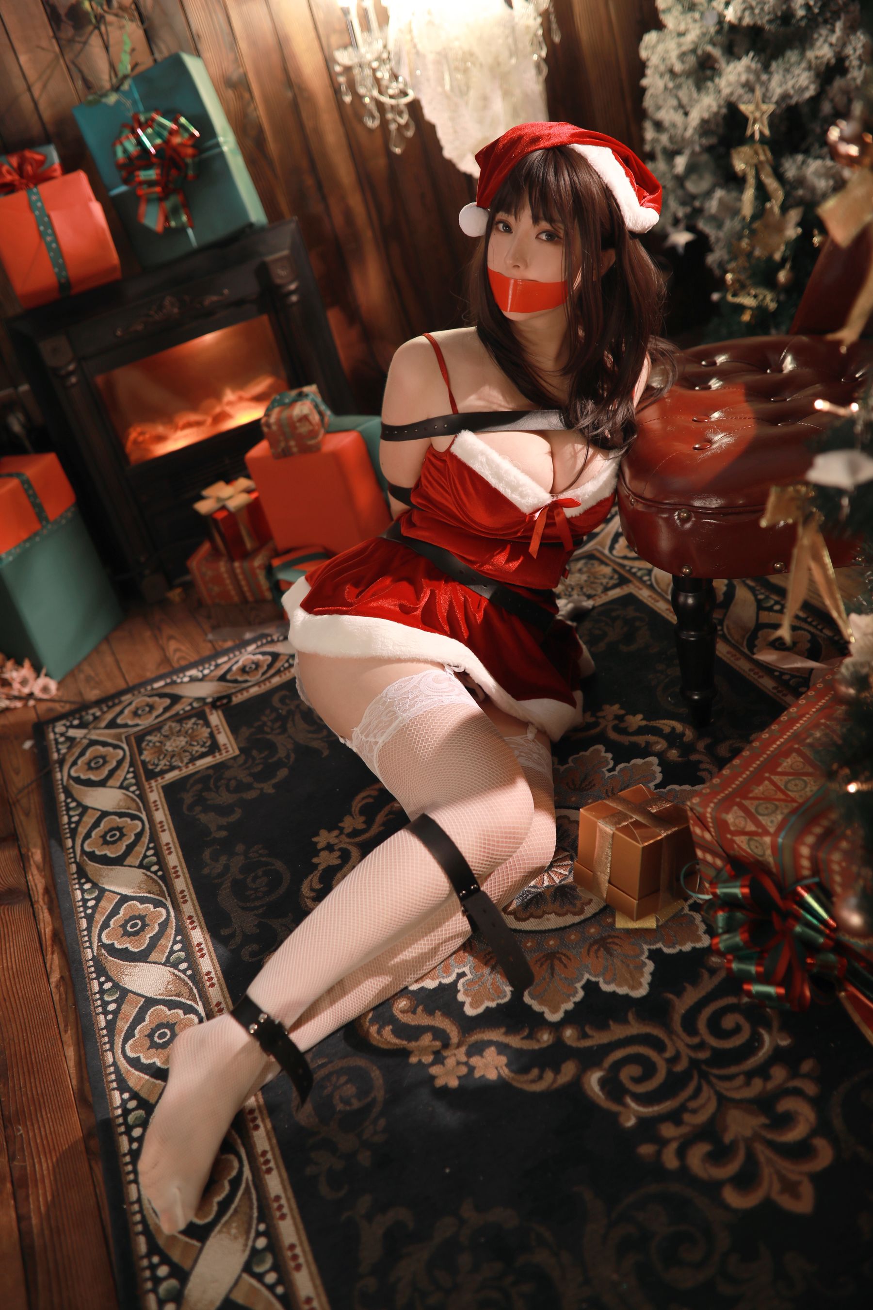 小容仔咕咕咕 – 圣诞礼物×捆绑 [45P]