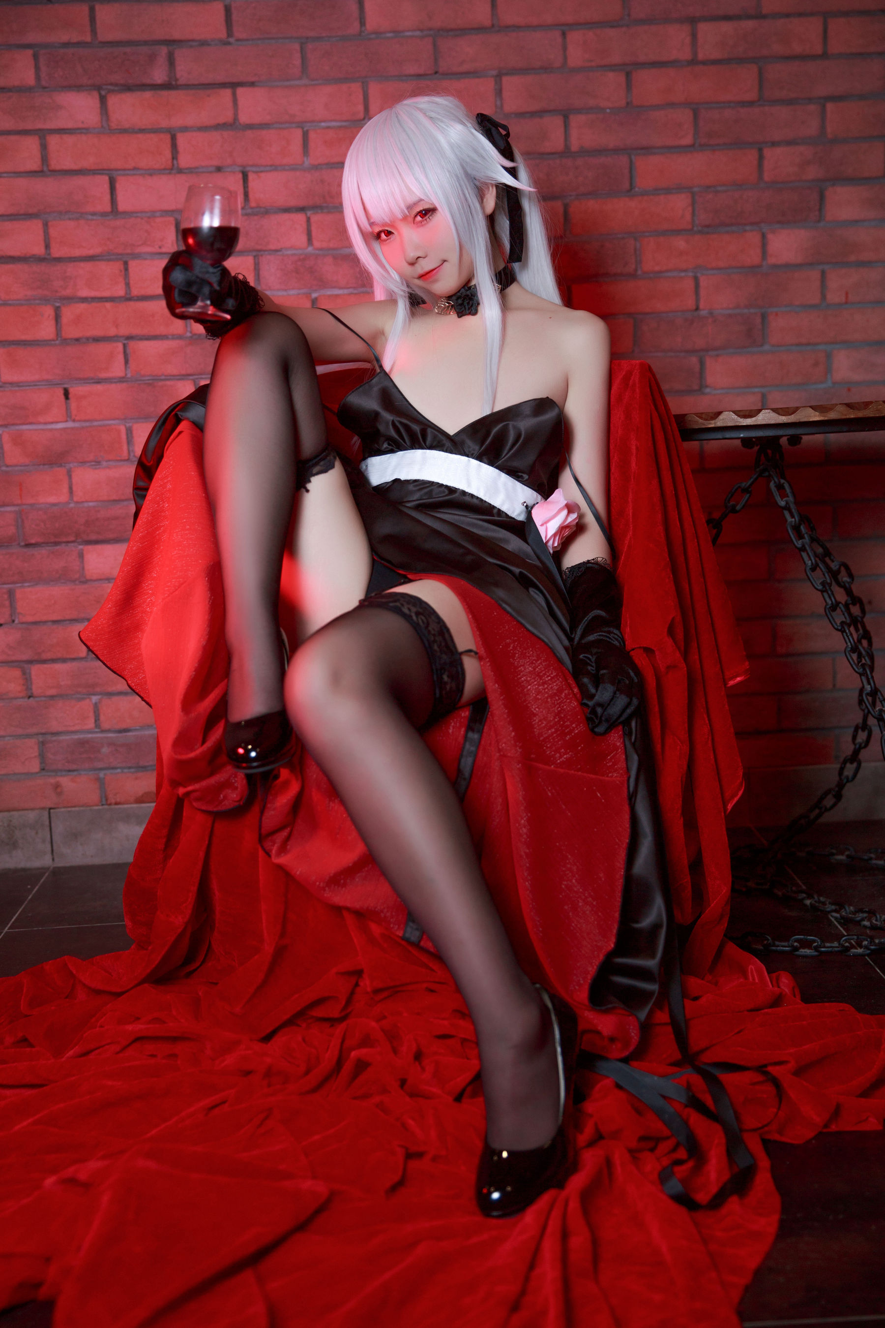 动漫博主G44不会受伤 – 雾枝黑裙礼服 [13P]