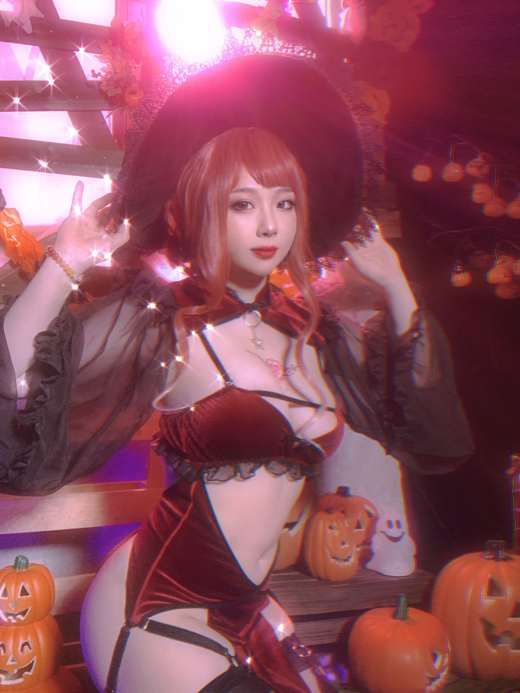 皮皮奶可可爱了啦 – 万圣节女巫 [48P]