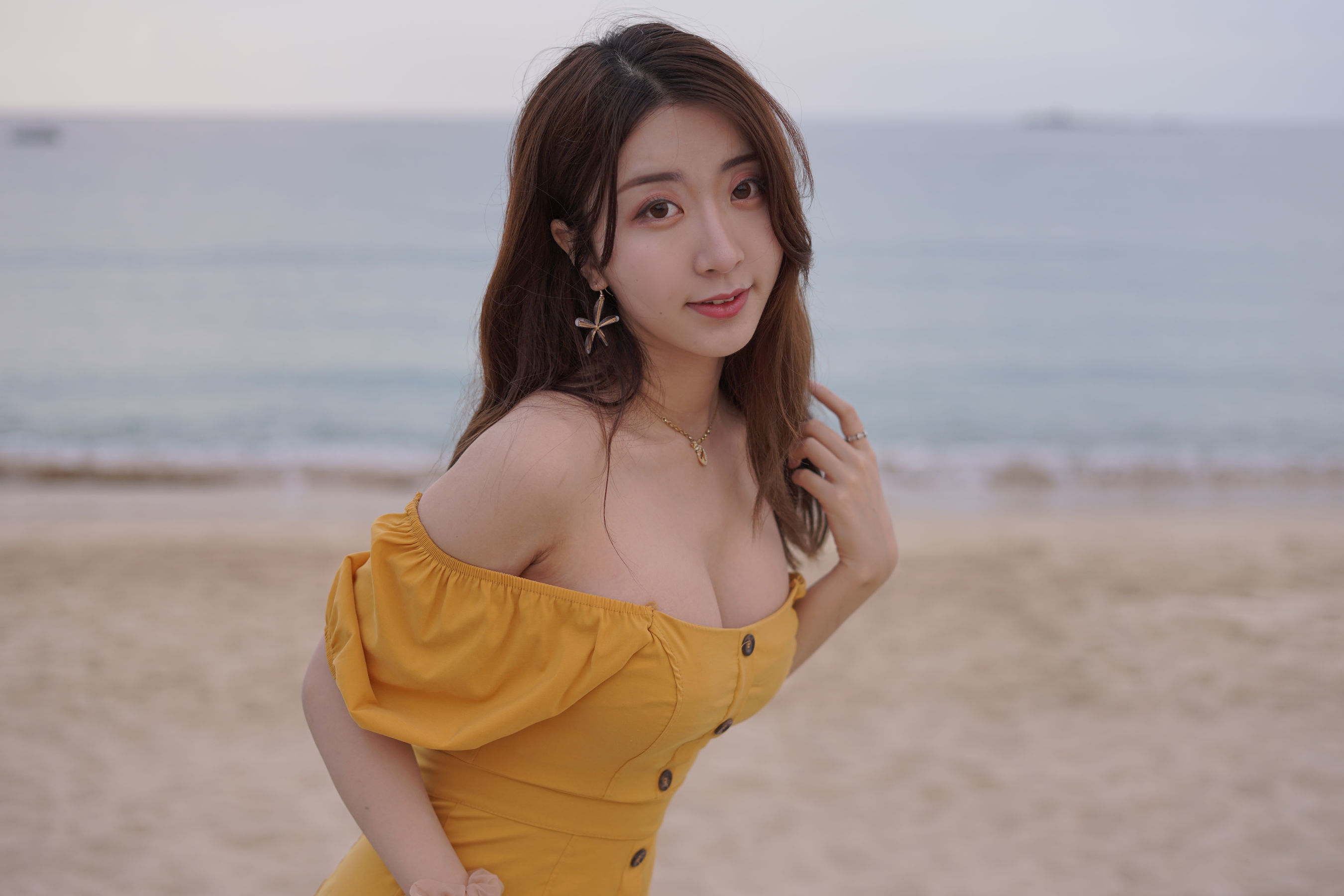 人气Coser黑川 – 海岛之旅 黄色连衣裙 [19P]